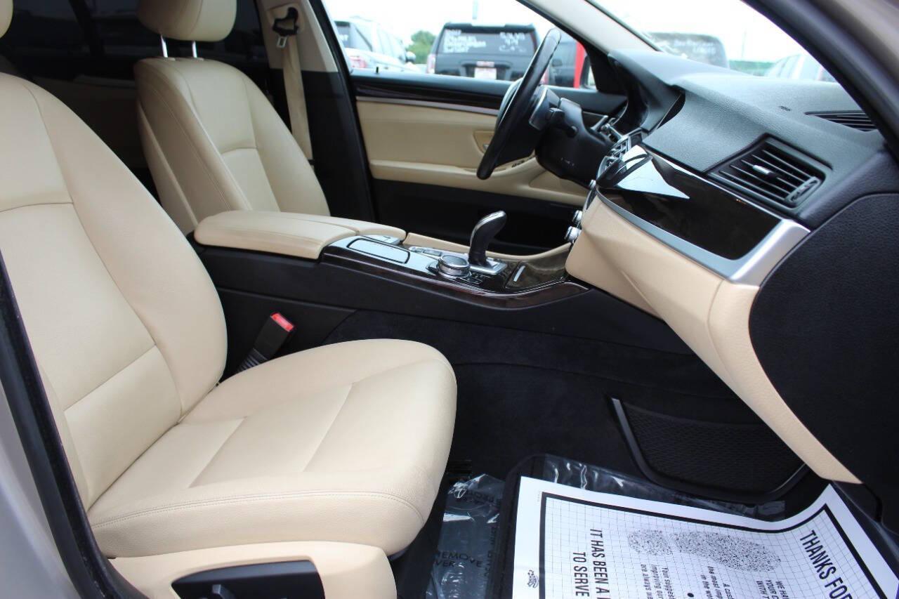 2016 Beige BMW 5 Series 528i (WBA5A5C57GG) with an 2.0L I4 Turbocharger 2.0L I4 engine, Automatic 8-Speed transmission, located at 4301 NW 39th , Oklahoma City, OK, 73112, (405) 949-5600, 35.512135, -97.598671 - NO DRIVERS LICENCE -NO FULL COVERAGE INSURANCE - NO CREDIT CHECK. COME ON OVER TO SUPERSPORTS, TAKE A LOOK AND TEST DRIVE. PLEASE GIVE US A CALL AT (405) 949-5600. NO LICENCIA DE CONDUCIR - NO SEGURO DE COBERTURA TOTAL - NO VERIFICACION DE CREDITO. VISITENOS EN SUPERSPORTS, MIRE NUESTRO - Photo#8