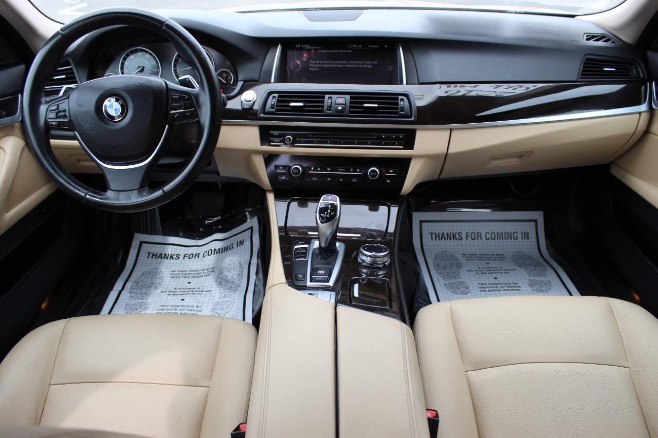 2016 Beige BMW 5 Series 528i (WBA5A5C57GG) with an 2.0L I4 Turbocharger 2.0L I4 engine, Automatic 8-Speed transmission, located at 4301 NW 39th , Oklahoma City, OK, 73112, (405) 949-5600, 35.512135, -97.598671 - NO DRIVERS LICENCE -NO FULL COVERAGE INSURANCE - NO CREDIT CHECK. COME ON OVER TO SUPERSPORTS, TAKE A LOOK AND TEST DRIVE. PLEASE GIVE US A CALL AT (405) 949-5600. NO LICENCIA DE CONDUCIR - NO SEGURO DE COBERTURA TOTAL - NO VERIFICACION DE CREDITO. VISITENOS EN SUPERSPORTS, MIRE NUESTRO - Photo#17