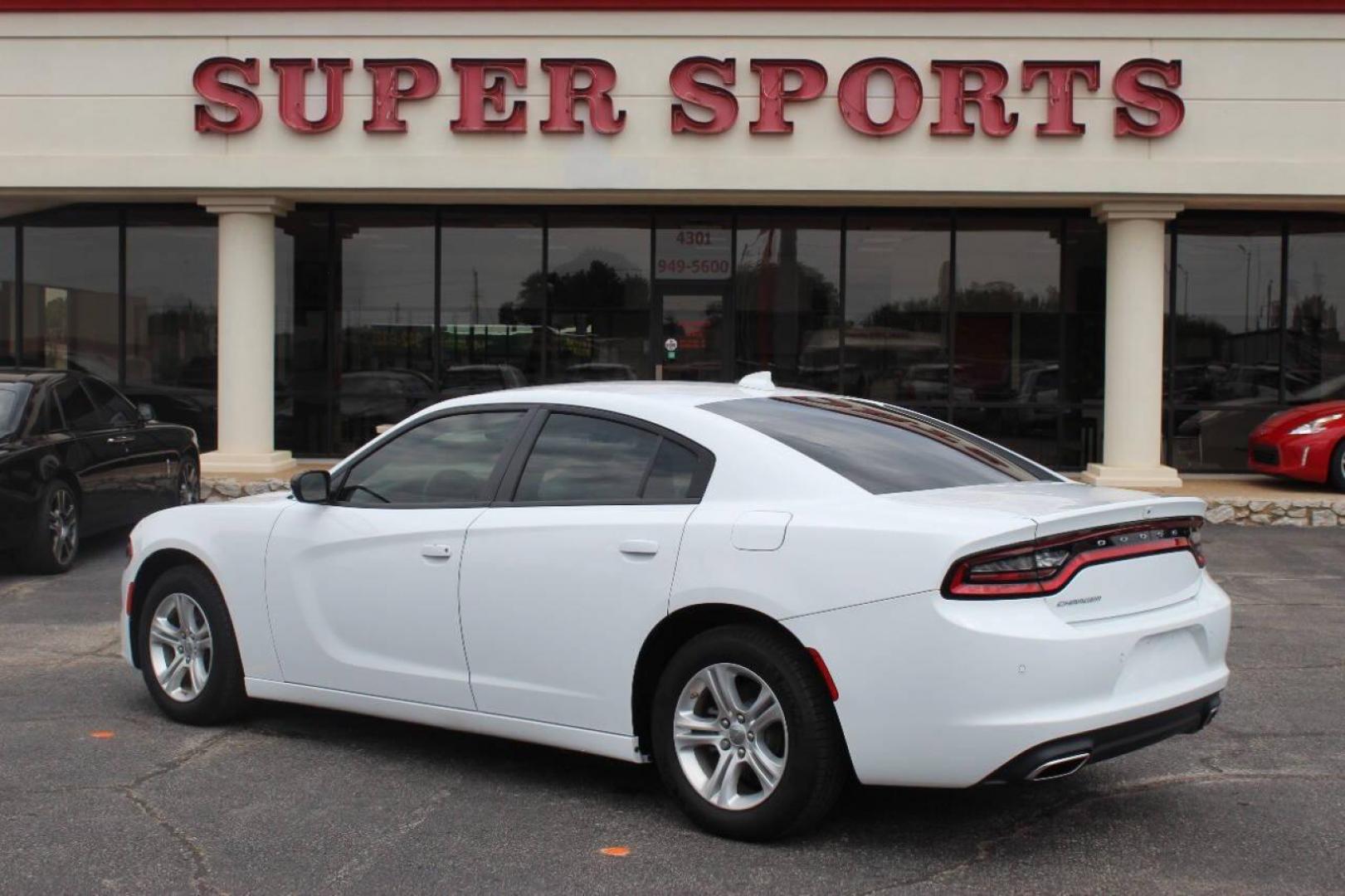 2023 White Dodge Charger SXT (2C3CDXBG5PH) with an 3.6L V6 DOHC 24V engine, 8A transmission, located at 4301 NW 39th , Oklahoma City, OK, 73112, (405) 949-5600, 35.512135, -97.598671 - NO DRIVERS LICENCE -NO FULL COVERAGE INSURANCE - NO CREDIT CHECK. COME ON OVER TO SUPERSPORTS, TAKE A LOOK AND TEST DRIVE. PLEASE GIVE US A CALL AT (405) 949-5600. NO LICENCIA DE CONDUCIR - NO SEGURO DE COBERTURA TOTAL - NO VERIFICACION DE CREDITO. VISITENOS EN SUPERSPORTS, MIRE NUESTRO - Photo#5