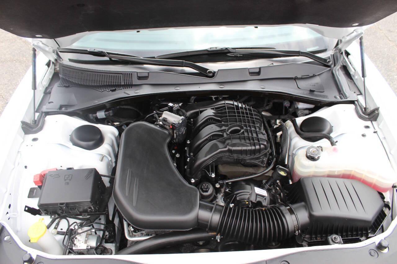 2023 White Dodge Charger SXT (2C3CDXBG5PH) with an 3.6L V6 DOHC 24V engine, 8A transmission, located at 4301 NW 39th , Oklahoma City, OK, 73112, (405) 949-5600, 35.512135, -97.598671 - NO DRIVERS LICENCE -NO FULL COVERAGE INSURANCE - NO CREDIT CHECK. COME ON OVER TO SUPERSPORTS, TAKE A LOOK AND TEST DRIVE. PLEASE GIVE US A CALL AT (405) 949-5600. NO LICENCIA DE CONDUCIR - NO SEGURO DE COBERTURA TOTAL - NO VERIFICACION DE CREDITO. VISITENOS EN SUPERSPORTS, MIRE NUESTRO - Photo#7