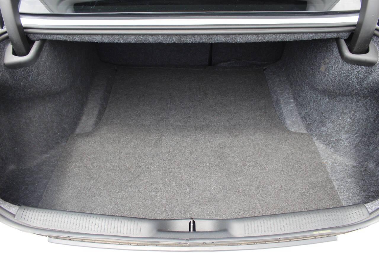 2023 White Dodge Charger SXT (2C3CDXBG5PH) with an 3.6L V6 DOHC 24V engine, 8A transmission, located at 4301 NW 39th , Oklahoma City, OK, 73112, (405) 949-5600, 35.512135, -97.598671 - NO DRIVERS LICENCE -NO FULL COVERAGE INSURANCE - NO CREDIT CHECK. COME ON OVER TO SUPERSPORTS, TAKE A LOOK AND TEST DRIVE. PLEASE GIVE US A CALL AT (405) 949-5600. NO LICENCIA DE CONDUCIR - NO SEGURO DE COBERTURA TOTAL - NO VERIFICACION DE CREDITO. VISITENOS EN SUPERSPORTS, MIRE NUESTRO - Photo#12