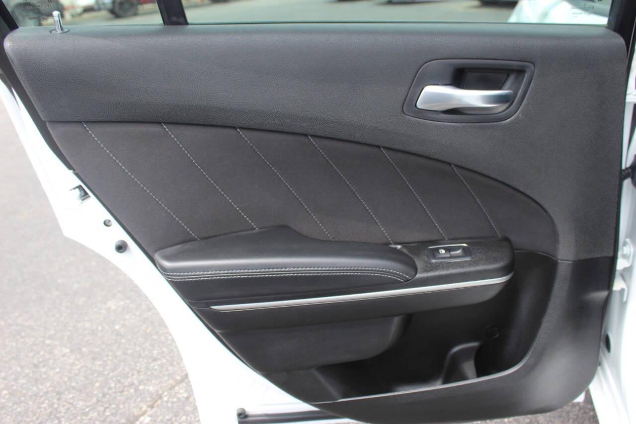 2023 White Dodge Charger SXT (2C3CDXBG5PH) with an 3.6L V6 DOHC 24V engine, 8A transmission, located at 4301 NW 39th , Oklahoma City, OK, 73112, (405) 949-5600, 35.512135, -97.598671 - NO DRIVERS LICENCE -NO FULL COVERAGE INSURANCE - NO CREDIT CHECK. COME ON OVER TO SUPERSPORTS, TAKE A LOOK AND TEST DRIVE. PLEASE GIVE US A CALL AT (405) 949-5600. NO LICENCIA DE CONDUCIR - NO SEGURO DE COBERTURA TOTAL - NO VERIFICACION DE CREDITO. VISITENOS EN SUPERSPORTS, MIRE NUESTRO - Photo#14