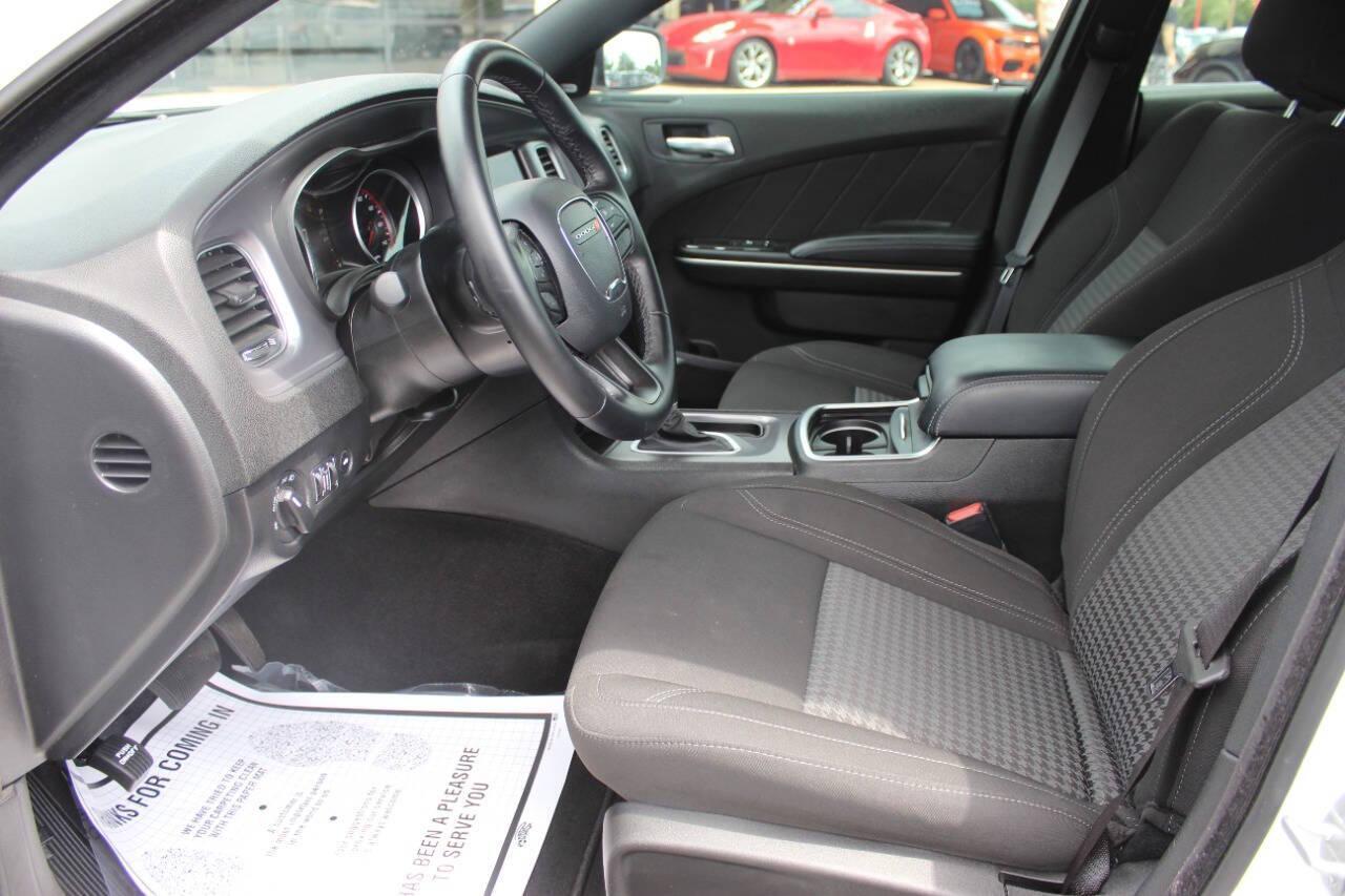 2023 White Dodge Charger SXT (2C3CDXBG5PH) with an 3.6L V6 DOHC 24V engine, 8A transmission, located at 4301 NW 39th , Oklahoma City, OK, 73112, (405) 949-5600, 35.512135, -97.598671 - NO DRIVERS LICENCE -NO FULL COVERAGE INSURANCE - NO CREDIT CHECK. COME ON OVER TO SUPERSPORTS, TAKE A LOOK AND TEST DRIVE. PLEASE GIVE US A CALL AT (405) 949-5600. NO LICENCIA DE CONDUCIR - NO SEGURO DE COBERTURA TOTAL - NO VERIFICACION DE CREDITO. VISITENOS EN SUPERSPORTS, MIRE NUESTRO - Photo#15