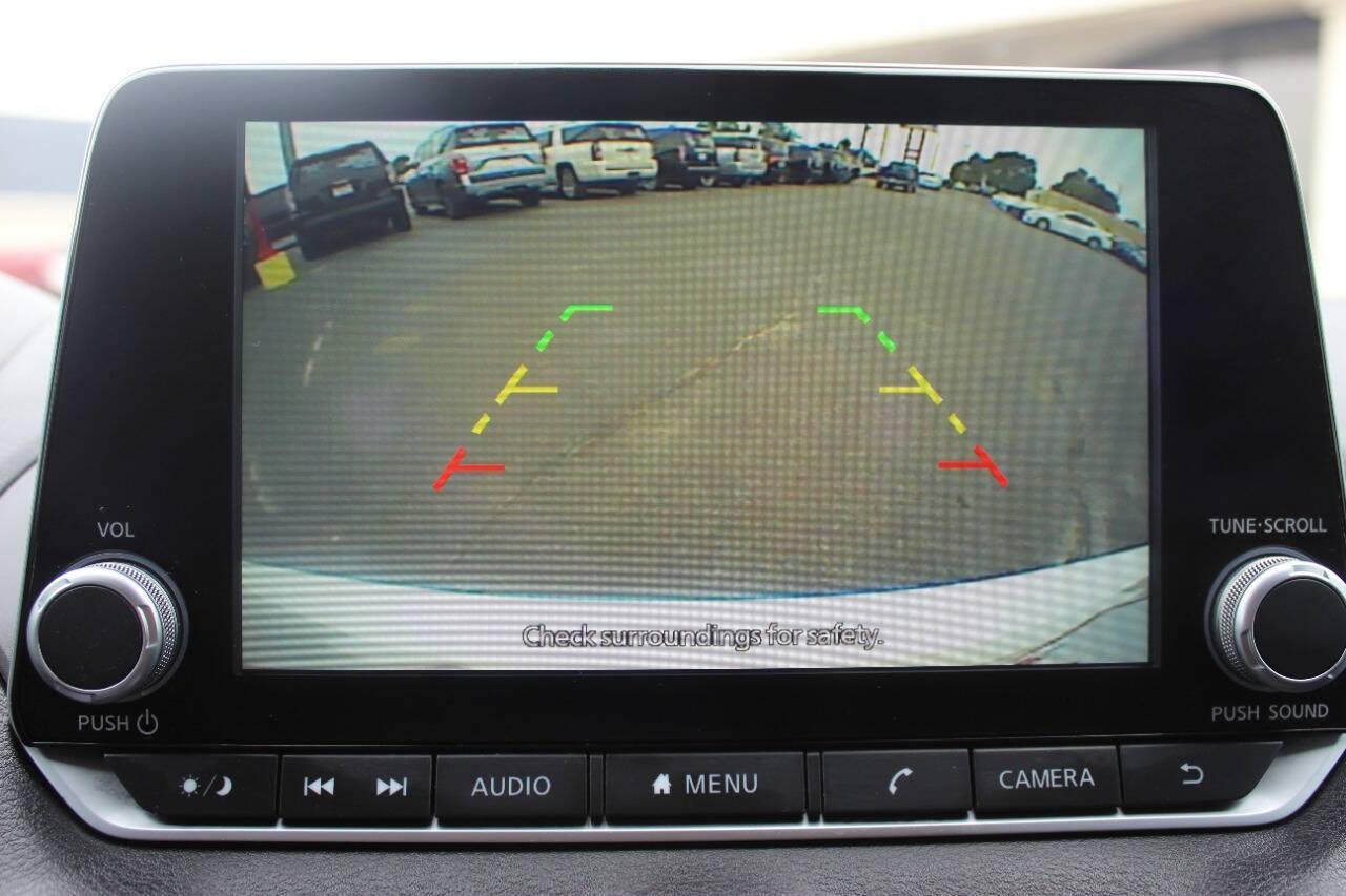 2023 White Nissan Sentra SV (3N1AB8CV5PY) with an 1.8L L4 SFI DOHC 16V engine, CVT transmission, located at 4301 NW 39th , Oklahoma City, OK, 73112, (405) 949-5600, 35.512135, -97.598671 - NO DRIVERS LICENSE - NO FULL COVERAGE INSURANCE - NO CREDIT CHECK. COME ON OVER TO SUPERSPORTS AND TAKE A LOOK AND TEST DRIVE PLEASE GIVE US A CALL AT (405) 949-5600. NO LICENCIA DE MANEJAR - NO SEGURO DE COBERTURA TOTAL - NO VERIFICACION DE CREDITO. POR FAVOR VENGAN A SUPERSPORTS, ECHE - Photo#18