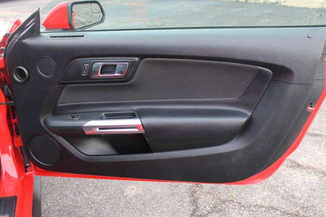 2020 Red Ford Mustang EcoBoost Premium Convertible (1FATP8UH4L5) with an 2.3L L4 DOHC 16V engine, Automatic 10-Speed transmission, located at 4301 NW 39th , Oklahoma City, OK, 73112, (405) 949-5600, 35.512135, -97.598671 - NO DRIVERS LICENSE - NO FULL COVERAGE INSURANCE - NO CREDIT CHECK. COME ON OVER TO SUPERSPORTS AND TAKE A LOOK AND TEST DRIVE PLEASE GIVE US A CALL AT (405) 949-5600. NO LICENCIA DE MANEJAR - NO SEGURO DE COBERTURA TOTAL - NO VERIFICACION DE CREDITO. POR FAVOR VENGAN A SUPERSPORTS, ECHE U - Photo#15