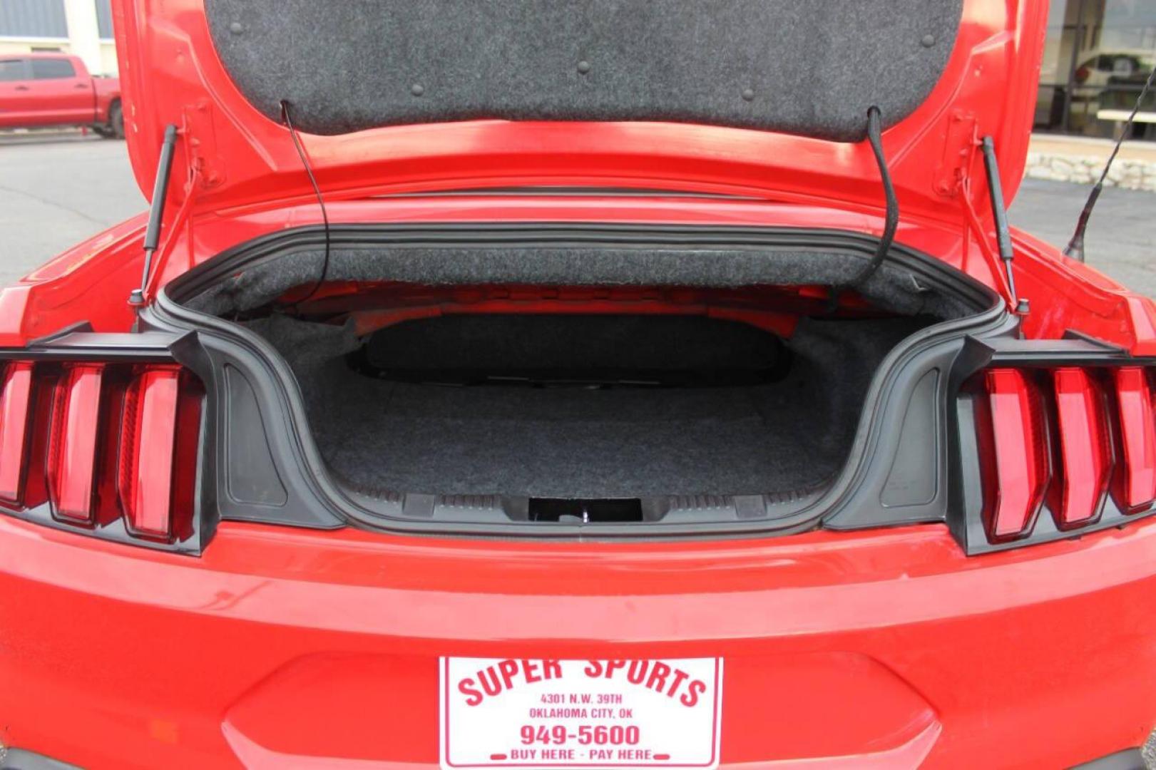2020 Red Ford Mustang EcoBoost Premium Convertible (1FATP8UH4L5) with an 2.3L L4 DOHC 16V engine, Automatic 10-Speed transmission, located at 4301 NW 39th , Oklahoma City, OK, 73112, (405) 949-5600, 35.512135, -97.598671 - NO DRIVERS LICENSE - NO FULL COVERAGE INSURANCE - NO CREDIT CHECK. COME ON OVER TO SUPERSPORTS AND TAKE A LOOK AND TEST DRIVE PLEASE GIVE US A CALL AT (405) 949-5600. NO LICENCIA DE MANEJAR - NO SEGURO DE COBERTURA TOTAL - NO VERIFICACION DE CREDITO. POR FAVOR VENGAN A SUPERSPORTS, ECHE U - Photo#18