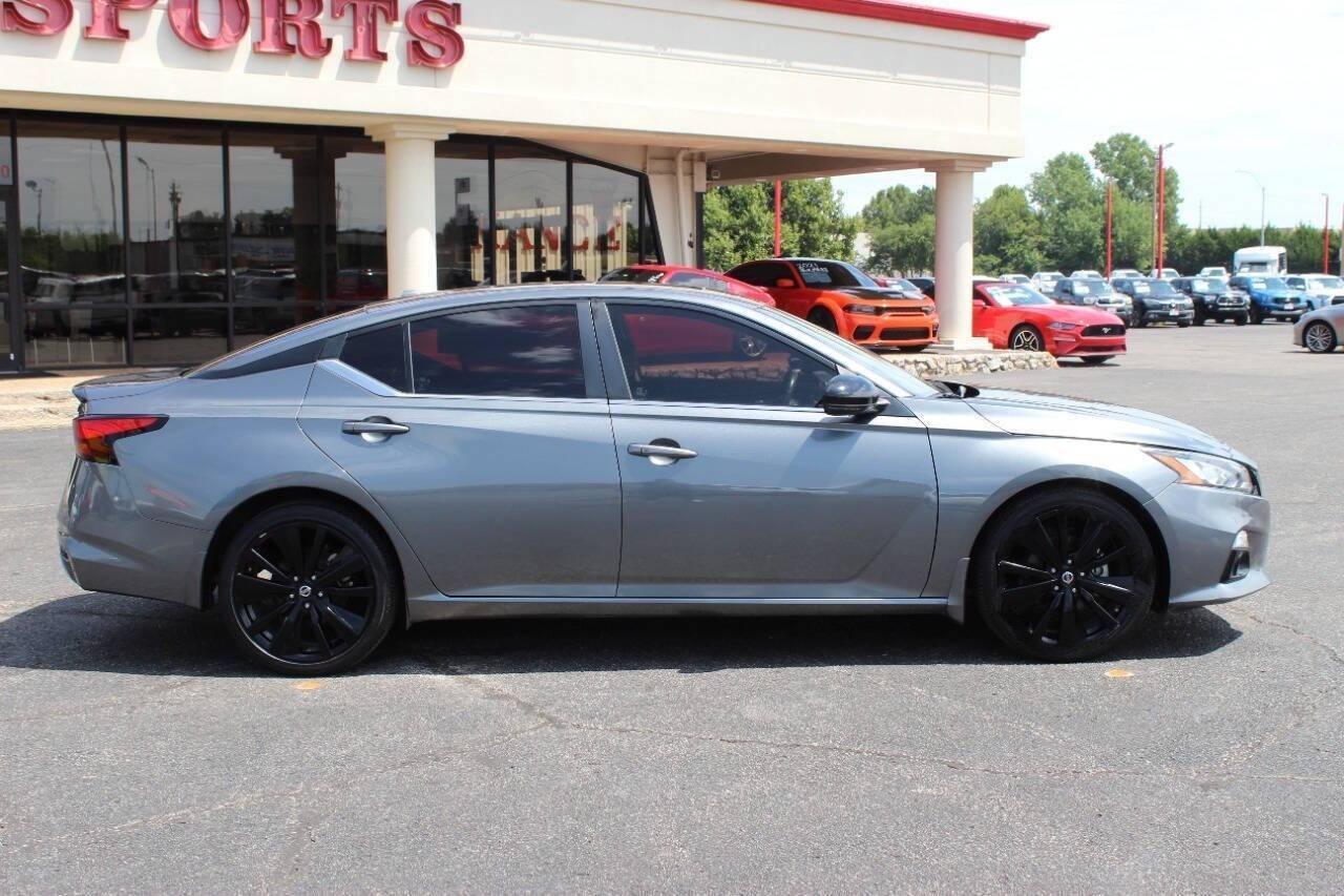 2022 Gray Nissan Altima 2.5 SR (1N4BL4CV2NN) with an 2.5L L4 DOHC 16V engine, CVT transmission, located at 4301 NW 39th , Oklahoma City, OK, 73112, (405) 949-5600, 35.512135, -97.598671 - NO DRIVERS LICENSE - NO FULL COVERAGE INSURANCE - NO CREDIT CHECK. COME ON OVER TO SUPERSPORTS AND TAKE A LOOK AND TEST DRIVE PLEASE GIVE US A CALL AT (405) 949-5600. NO LICENCIA DE MANEJAR - NO SEGURO DE COBERTURA TOTAL - NO VERIFICACION DE CREDITO. POR FAVOR VENGAN A SUPERSPORTS, ECHE U - Photo#2