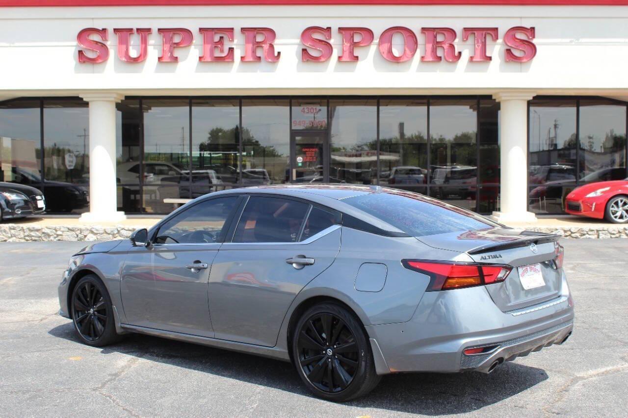 2022 Gray Nissan Altima 2.5 SR (1N4BL4CV2NN) with an 2.5L L4 DOHC 16V engine, CVT transmission, located at 4301 NW 39th , Oklahoma City, OK, 73112, (405) 949-5600, 35.512135, -97.598671 - NO DRIVERS LICENSE - NO FULL COVERAGE INSURANCE - NO CREDIT CHECK. COME ON OVER TO SUPERSPORTS AND TAKE A LOOK AND TEST DRIVE PLEASE GIVE US A CALL AT (405) 949-5600. NO LICENCIA DE MANEJAR - NO SEGURO DE COBERTURA TOTAL - NO VERIFICACION DE CREDITO. POR FAVOR VENGAN A SUPERSPORTS, ECHE U - Photo#4