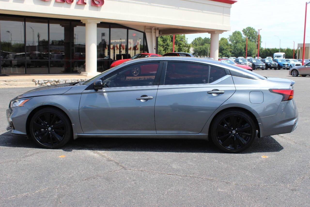 2022 Gray Nissan Altima 2.5 SR (1N4BL4CV2NN) with an 2.5L L4 DOHC 16V engine, CVT transmission, located at 4301 NW 39th , Oklahoma City, OK, 73112, (405) 949-5600, 35.512135, -97.598671 - NO DRIVERS LICENSE - NO FULL COVERAGE INSURANCE - NO CREDIT CHECK. COME ON OVER TO SUPERSPORTS AND TAKE A LOOK AND TEST DRIVE PLEASE GIVE US A CALL AT (405) 949-5600. NO LICENCIA DE MANEJAR - NO SEGURO DE COBERTURA TOTAL - NO VERIFICACION DE CREDITO. POR FAVOR VENGAN A SUPERSPORTS, ECHE U - Photo#5