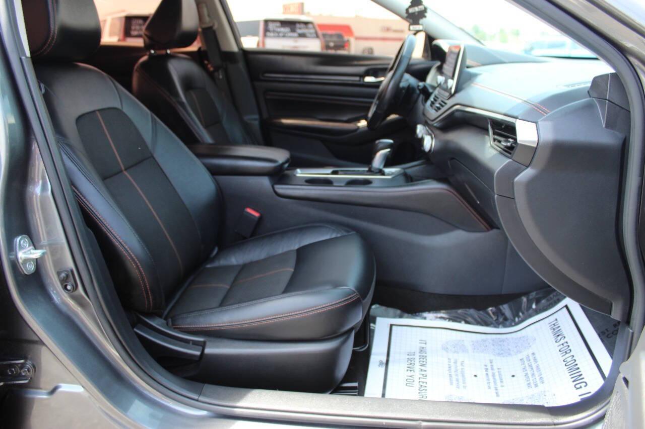 2022 Gray Nissan Altima 2.5 SR (1N4BL4CV2NN) with an 2.5L L4 DOHC 16V engine, CVT transmission, located at 4301 NW 39th , Oklahoma City, OK, 73112, (405) 949-5600, 35.512135, -97.598671 - NO DRIVERS LICENSE - NO FULL COVERAGE INSURANCE - NO CREDIT CHECK. COME ON OVER TO SUPERSPORTS AND TAKE A LOOK AND TEST DRIVE PLEASE GIVE US A CALL AT (405) 949-5600. NO LICENCIA DE MANEJAR - NO SEGURO DE COBERTURA TOTAL - NO VERIFICACION DE CREDITO. POR FAVOR VENGAN A SUPERSPORTS, ECHE U - Photo#8