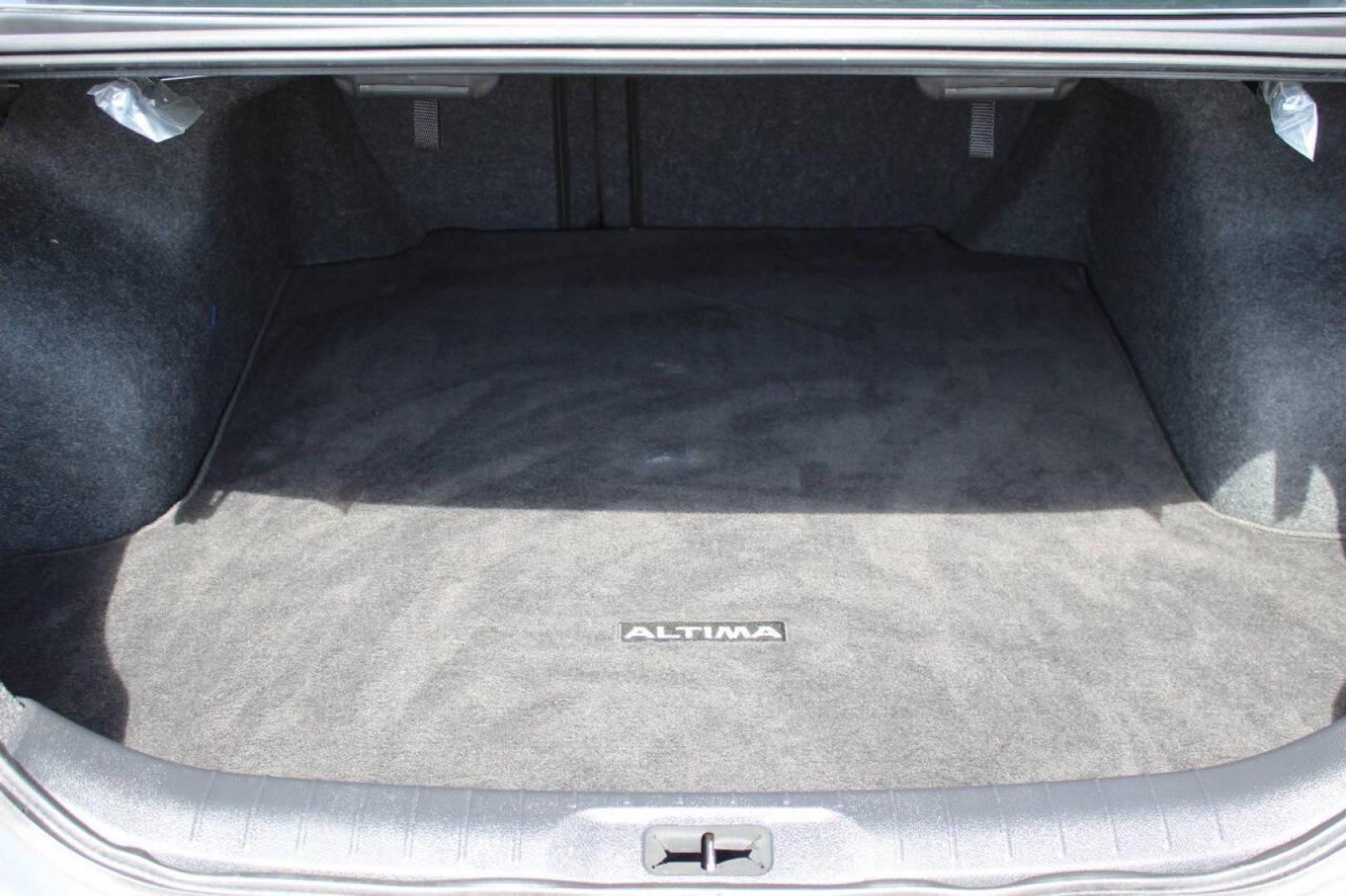 2022 Gray Nissan Altima 2.5 SR (1N4BL4CV2NN) with an 2.5L L4 DOHC 16V engine, CVT transmission, located at 4301 NW 39th , Oklahoma City, OK, 73112, (405) 949-5600, 35.512135, -97.598671 - NO DRIVERS LICENSE - NO FULL COVERAGE INSURANCE - NO CREDIT CHECK. COME ON OVER TO SUPERSPORTS AND TAKE A LOOK AND TEST DRIVE PLEASE GIVE US A CALL AT (405) 949-5600. NO LICENCIA DE MANEJAR - NO SEGURO DE COBERTURA TOTAL - NO VERIFICACION DE CREDITO. POR FAVOR VENGAN A SUPERSPORTS, ECHE U - Photo#13