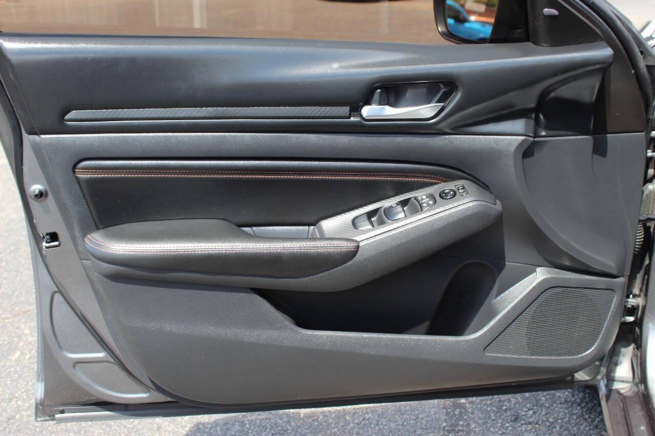 2022 Gray Nissan Altima 2.5 SR (1N4BL4CV2NN) with an 2.5L L4 DOHC 16V engine, CVT transmission, located at 4301 NW 39th , Oklahoma City, OK, 73112, (405) 949-5600, 35.512135, -97.598671 - NO DRIVERS LICENSE - NO FULL COVERAGE INSURANCE - NO CREDIT CHECK. COME ON OVER TO SUPERSPORTS AND TAKE A LOOK AND TEST DRIVE PLEASE GIVE US A CALL AT (405) 949-5600. NO LICENCIA DE MANEJAR - NO SEGURO DE COBERTURA TOTAL - NO VERIFICACION DE CREDITO. POR FAVOR VENGAN A SUPERSPORTS, ECHE U - Photo#16