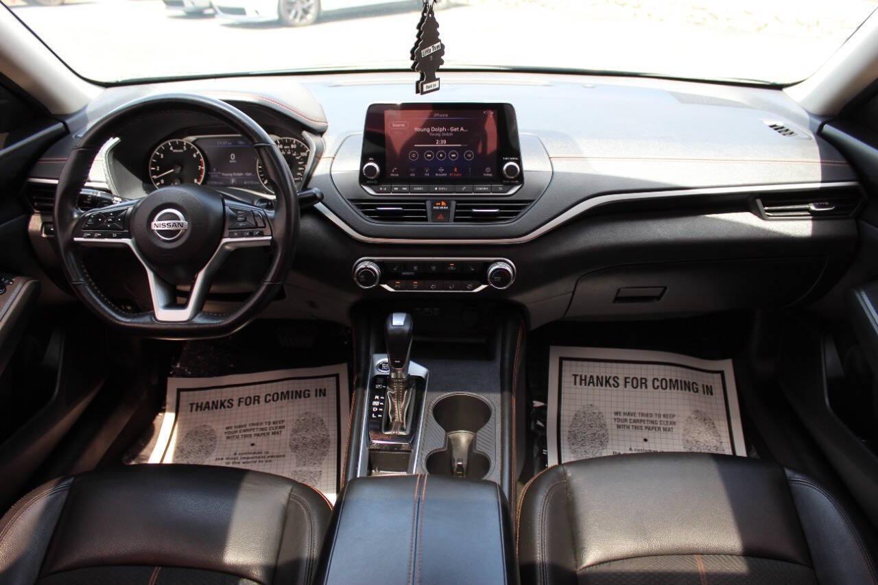 2022 Gray Nissan Altima 2.5 SR (1N4BL4CV2NN) with an 2.5L L4 DOHC 16V engine, CVT transmission, located at 4301 NW 39th , Oklahoma City, OK, 73112, (405) 949-5600, 35.512135, -97.598671 - NO DRIVERS LICENSE - NO FULL COVERAGE INSURANCE - NO CREDIT CHECK. COME ON OVER TO SUPERSPORTS AND TAKE A LOOK AND TEST DRIVE PLEASE GIVE US A CALL AT (405) 949-5600. NO LICENCIA DE MANEJAR - NO SEGURO DE COBERTURA TOTAL - NO VERIFICACION DE CREDITO. POR FAVOR VENGAN A SUPERSPORTS, ECHE U - Photo#17