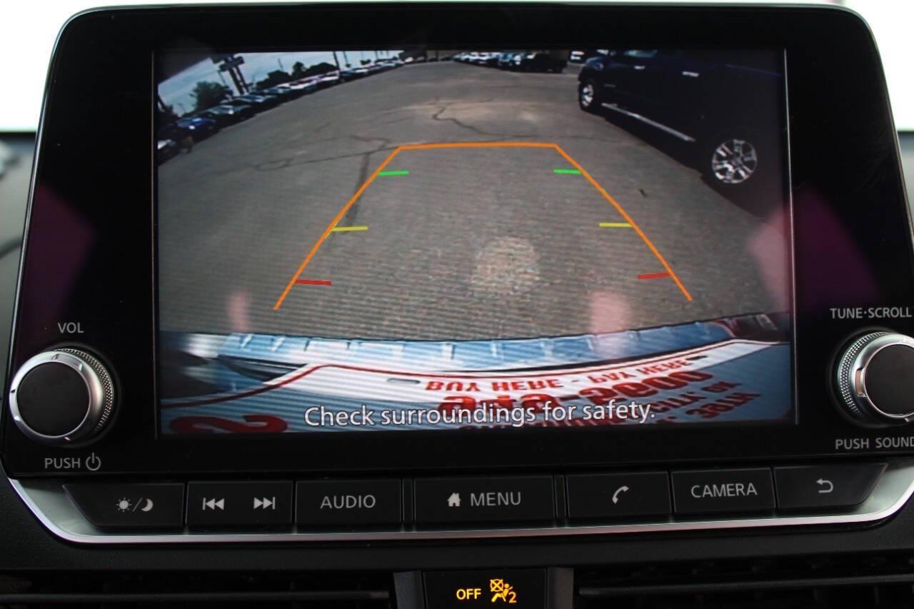 2022 Gray Nissan Altima 2.5 SR (1N4BL4CV2NN) with an 2.5L L4 DOHC 16V engine, CVT transmission, located at 4301 NW 39th , Oklahoma City, OK, 73112, (405) 949-5600, 35.512135, -97.598671 - NO DRIVERS LICENSE - NO FULL COVERAGE INSURANCE - NO CREDIT CHECK. COME ON OVER TO SUPERSPORTS AND TAKE A LOOK AND TEST DRIVE PLEASE GIVE US A CALL AT (405) 949-5600. NO LICENCIA DE MANEJAR - NO SEGURO DE COBERTURA TOTAL - NO VERIFICACION DE CREDITO. POR FAVOR VENGAN A SUPERSPORTS, ECHE U - Photo#19