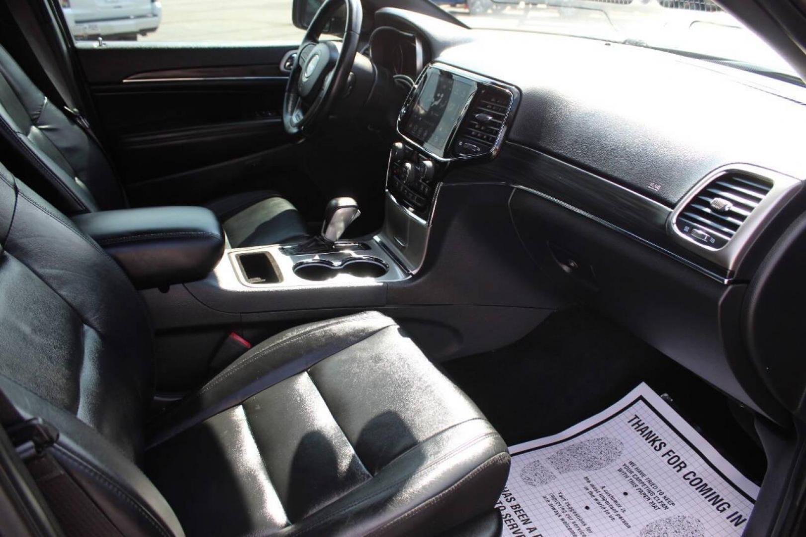 2020 Gray Jeep Grand Cherokee Limited 2WD (1C4RJEBG5LC) with an 3.6L V6 DOHC 24V engine, 8A transmission, located at 4301 NW 39th , Oklahoma City, OK, 73112, (405) 949-5600, 35.512135, -97.598671 - NO DRIVERS LICENCE -NO FULL COVERAGE INSURANCE - NO CREDIT CHECK. COME ON OVER TO SUPERSPORTS, TAKE A LOOK AND TEST DRIVE. PLEASE GIVE US A CALL AT (405) 949-5600. NO LICENCIA DE CONDUCIR - NO SEGURO DE COBERTURA TOTAL - NO VERIFICACION DE CREDITO. VISITENOS EN SUPERSPORTS, MIRE NUESTRO - Photo#9