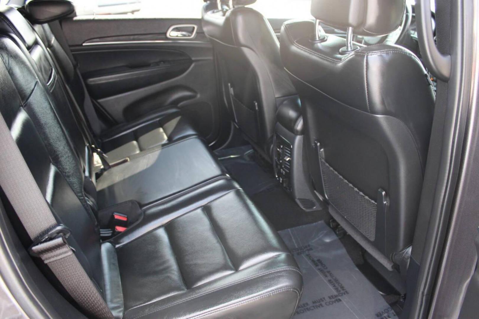 2020 Gray Jeep Grand Cherokee Limited 2WD (1C4RJEBG5LC) with an 3.6L V6 DOHC 24V engine, 8A transmission, located at 4301 NW 39th , Oklahoma City, OK, 73112, (405) 949-5600, 35.512135, -97.598671 - NO DRIVERS LICENCE -NO FULL COVERAGE INSURANCE - NO CREDIT CHECK. COME ON OVER TO SUPERSPORTS, TAKE A LOOK AND TEST DRIVE. PLEASE GIVE US A CALL AT (405) 949-5600. NO LICENCIA DE CONDUCIR - NO SEGURO DE COBERTURA TOTAL - NO VERIFICACION DE CREDITO. VISITENOS EN SUPERSPORTS, MIRE NUESTRO - Photo#11