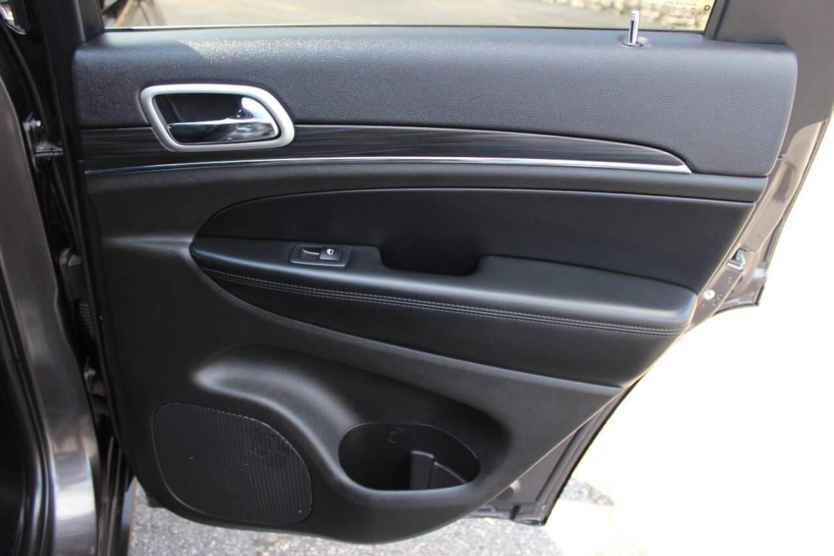 2020 Gray Jeep Grand Cherokee Limited 2WD (1C4RJEBG5LC) with an 3.6L V6 DOHC 24V engine, 8A transmission, located at 4301 NW 39th , Oklahoma City, OK, 73112, (405) 949-5600, 35.512135, -97.598671 - NO DRIVERS LICENCE -NO FULL COVERAGE INSURANCE - NO CREDIT CHECK. COME ON OVER TO SUPERSPORTS, TAKE A LOOK AND TEST DRIVE. PLEASE GIVE US A CALL AT (405) 949-5600. NO LICENCIA DE CONDUCIR - NO SEGURO DE COBERTURA TOTAL - NO VERIFICACION DE CREDITO. VISITENOS EN SUPERSPORTS, MIRE NUESTRO - Photo#12