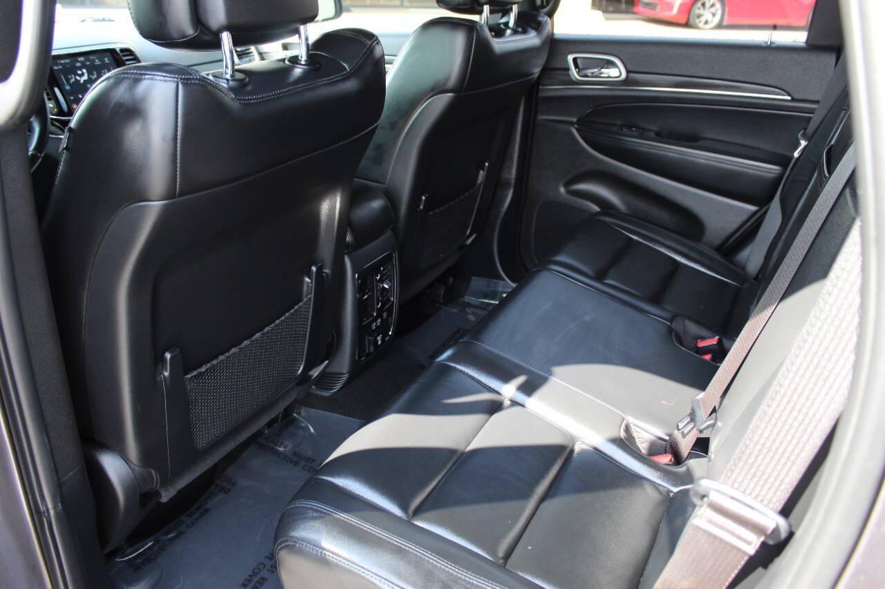 2020 Gray Jeep Grand Cherokee Limited 2WD (1C4RJEBG5LC) with an 3.6L V6 DOHC 24V engine, 8A transmission, located at 4301 NW 39th , Oklahoma City, OK, 73112, (405) 949-5600, 35.512135, -97.598671 - NO DRIVERS LICENCE -NO FULL COVERAGE INSURANCE - NO CREDIT CHECK. COME ON OVER TO SUPERSPORTS, TAKE A LOOK AND TEST DRIVE. PLEASE GIVE US A CALL AT (405) 949-5600. NO LICENCIA DE CONDUCIR - NO SEGURO DE COBERTURA TOTAL - NO VERIFICACION DE CREDITO. VISITENOS EN SUPERSPORTS, MIRE NUESTRO - Photo#13