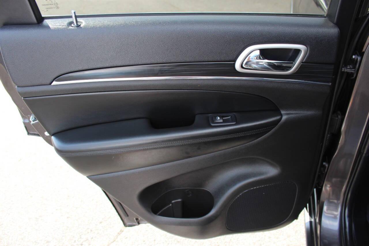 2020 Gray Jeep Grand Cherokee Limited 2WD (1C4RJEBG5LC) with an 3.6L V6 DOHC 24V engine, 8A transmission, located at 4301 NW 39th , Oklahoma City, OK, 73112, (405) 949-5600, 35.512135, -97.598671 - NO DRIVERS LICENCE -NO FULL COVERAGE INSURANCE - NO CREDIT CHECK. COME ON OVER TO SUPERSPORTS, TAKE A LOOK AND TEST DRIVE. PLEASE GIVE US A CALL AT (405) 949-5600. NO LICENCIA DE CONDUCIR - NO SEGURO DE COBERTURA TOTAL - NO VERIFICACION DE CREDITO. VISITENOS EN SUPERSPORTS, MIRE NUESTRO - Photo#14