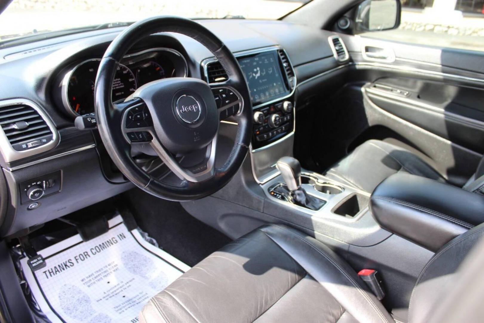 2020 Gray Jeep Grand Cherokee Limited 2WD (1C4RJEBG5LC) with an 3.6L V6 DOHC 24V engine, 8A transmission, located at 4301 NW 39th , Oklahoma City, OK, 73112, (405) 949-5600, 35.512135, -97.598671 - NO DRIVERS LICENCE -NO FULL COVERAGE INSURANCE - NO CREDIT CHECK. COME ON OVER TO SUPERSPORTS, TAKE A LOOK AND TEST DRIVE. PLEASE GIVE US A CALL AT (405) 949-5600. NO LICENCIA DE CONDUCIR - NO SEGURO DE COBERTURA TOTAL - NO VERIFICACION DE CREDITO. VISITENOS EN SUPERSPORTS, MIRE NUESTRO - Photo#16