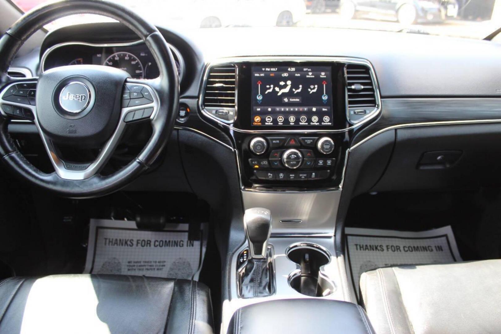2020 Gray Jeep Grand Cherokee Limited 2WD (1C4RJEBG5LC) with an 3.6L V6 DOHC 24V engine, 8A transmission, located at 4301 NW 39th , Oklahoma City, OK, 73112, (405) 949-5600, 35.512135, -97.598671 - NO DRIVERS LICENCE -NO FULL COVERAGE INSURANCE - NO CREDIT CHECK. COME ON OVER TO SUPERSPORTS, TAKE A LOOK AND TEST DRIVE. PLEASE GIVE US A CALL AT (405) 949-5600. NO LICENCIA DE CONDUCIR - NO SEGURO DE COBERTURA TOTAL - NO VERIFICACION DE CREDITO. VISITENOS EN SUPERSPORTS, MIRE NUESTRO - Photo#18