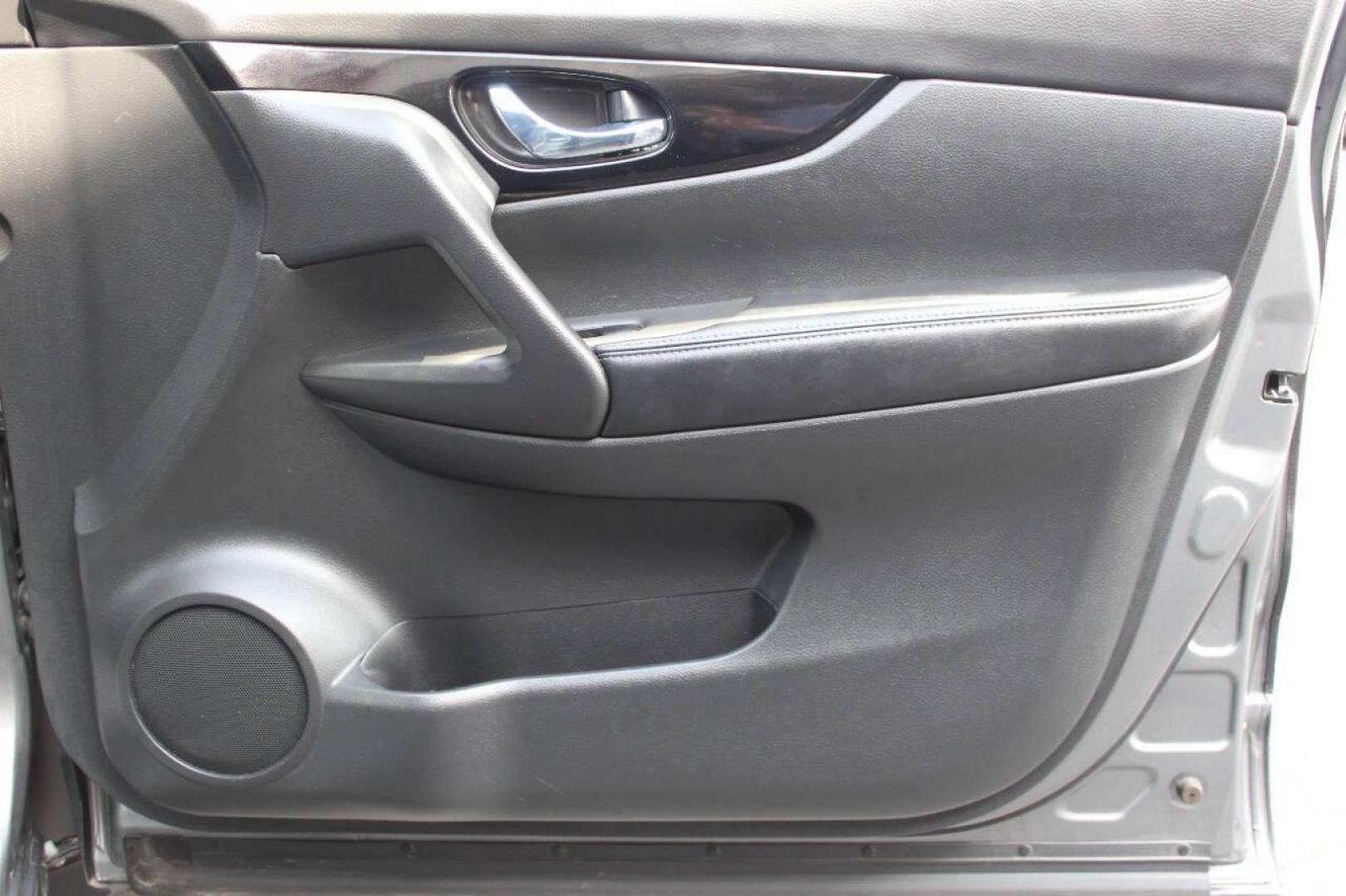 2019 Gray Nissan Rogue Sport SL (JN1BJ1CP1KW) with an 2.0L L4 DOHC 16V engine, CVT transmission, located at 4301 NW 39th , Oklahoma City, OK, 73112, (405) 949-5600, 35.512135, -97.598671 - NO DRIVERS LICENSE - NO FULL COVERAGE INSURANCE - NO CREDIT CHECK. COME ON OVER TO SUPERSPORTS AND TAKE A LOOK AND TEST DRIVE PLEASE GIVE US A CALL AT (405) 949-5600. NO LICENCIA DE MANEJAR - NO SEGURO DE COBERTURA TOTAL - NO VERIFICACION DE CREDITO. POR FAVOR VENGAN A SUPERSPORTS, ECHE - Photo#10