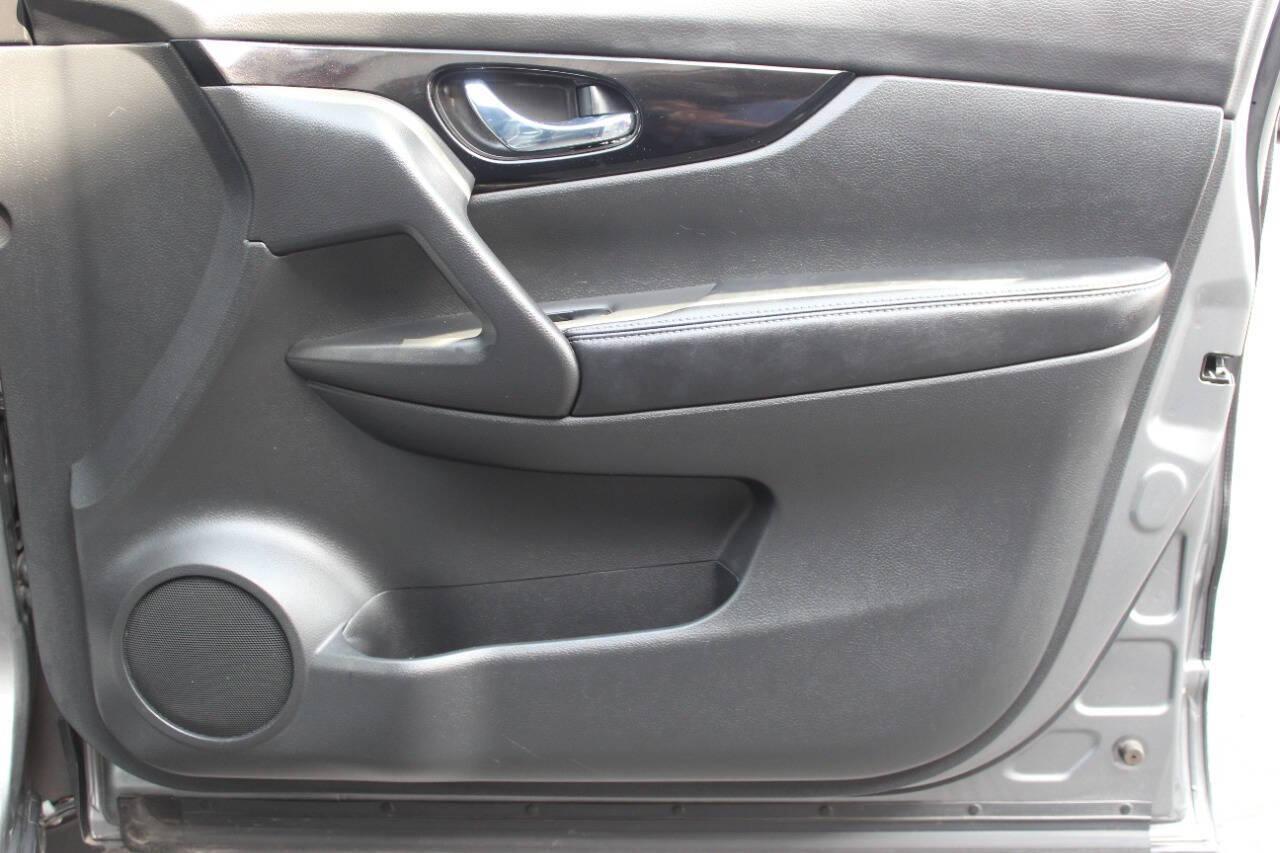 2019 Gray Nissan Rogue Sport SL (JN1BJ1CP1KW) with an 2.0L L4 DOHC 16V engine, CVT transmission, located at 4301 NW 39th , Oklahoma City, OK, 73112, (405) 949-5600, 35.512135, -97.598671 - NO DRIVERS LICENSE - NO FULL COVERAGE INSURANCE - NO CREDIT CHECK. COME ON OVER TO SUPERSPORTS AND TAKE A LOOK AND TEST DRIVE PLEASE GIVE US A CALL AT (405) 949-5600. NO LICENCIA DE MANEJAR - NO SEGURO DE COBERTURA TOTAL - NO VERIFICACION DE CREDITO. POR FAVOR VENGAN A SUPERSPORTS, ECHE - Photo#9