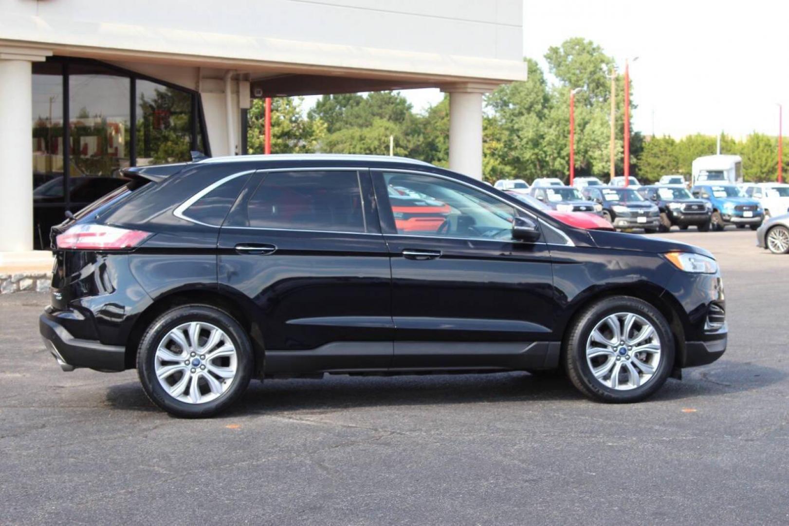 2020 Black Ford Edge Titanium (2FMPK3K96LB) with an 2.0L L4 DOHC 16V engine, 6A transmission, located at 4301 NW 39th , Oklahoma City, OK, 73112, (405) 949-5600, 35.512135, -97.598671 - NO DRIVERS LICENSE - NO FULL COVERAGE INSURANCE - NO CREDIT CHECK. COME ON OVER TO SUPERSPORTS AND TAKE A LOOK AND TEST DRIVE PLEASE GIVE US A CALL AT (405) 949-5600. NO LICENCIA DE MANEJAR - NO SEGURO DE COBERTURA TOTAL - NO VERIFICACION DE CREDITO. POR FAVOR VENGAN A SUPERSPORTS, ECHE - Photo#3