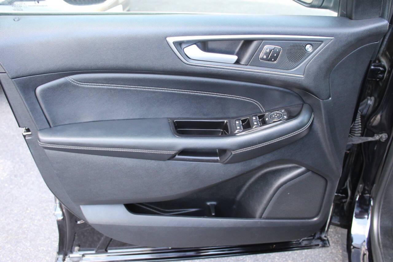 2020 Black Ford Edge Titanium (2FMPK3K96LB) with an 2.0L L4 DOHC 16V engine, 6A transmission, located at 4301 NW 39th , Oklahoma City, OK, 73112, (405) 949-5600, 35.512135, -97.598671 - NO DRIVERS LICENSE - NO FULL COVERAGE INSURANCE - NO CREDIT CHECK. COME ON OVER TO SUPERSPORTS AND TAKE A LOOK AND TEST DRIVE PLEASE GIVE US A CALL AT (405) 949-5600. NO LICENCIA DE MANEJAR - NO SEGURO DE COBERTURA TOTAL - NO VERIFICACION DE CREDITO. POR FAVOR VENGAN A SUPERSPORTS, ECHE - Photo#16