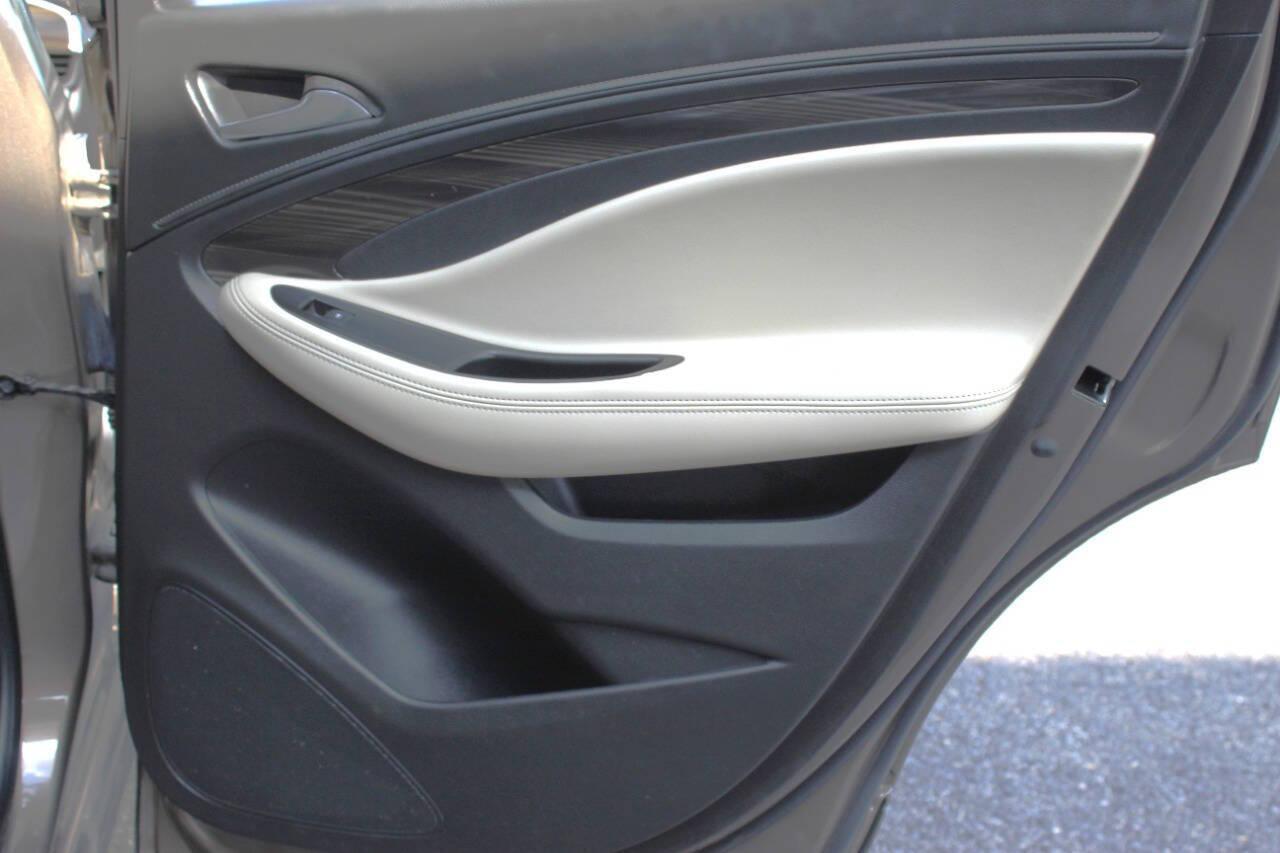 2019 Brown Buick Envision Preferred AWD (LRBFXCSA3KD) with an 2.5L L4 DOHC 24V engine, 6A transmission, located at 4301 NW 39th , Oklahoma City, OK, 73112, (405) 949-5600, 35.512135, -97.598671 - NO DRIVERS LICENCE -NO FULL COVERAGE INSURANCE - NO CREDIT CHECK. COME ON OVER TO SUPERSPORTS, TAKE A LOOK AND TEST DRIVE. PLEASE GIVE US A CALL AT (405) 949-5600. NO LICENCIA DE CONDUCIR - NO SEGURO DE COBERTURA TOTAL - NO VERIFICACION DE CREDITO. VISITENOS EN SUPERSPORTS, MIRE NUESTRO - Photo#11