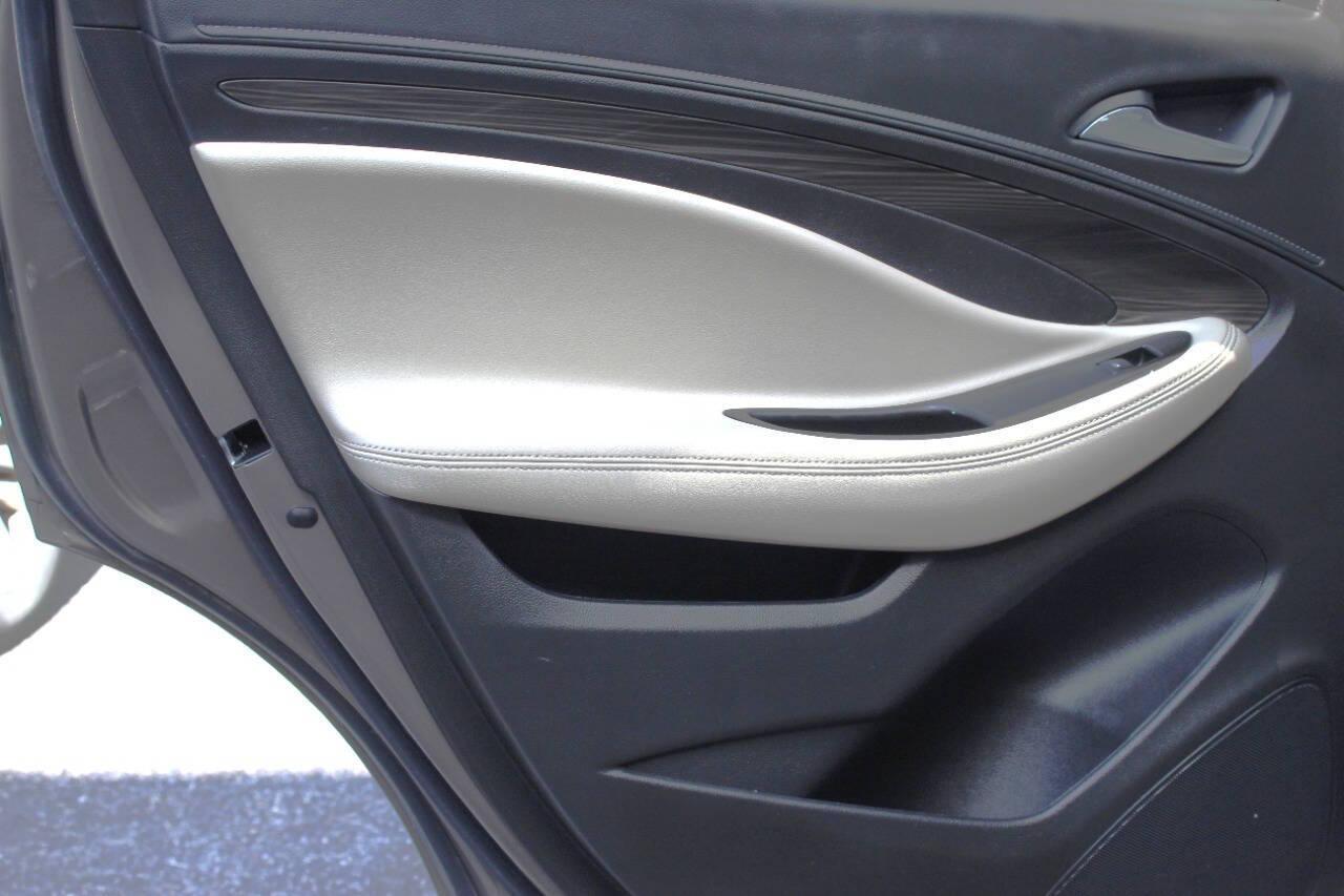 2019 Brown Buick Envision Preferred AWD (LRBFXCSA3KD) with an 2.5L L4 DOHC 24V engine, 6A transmission, located at 4301 NW 39th , Oklahoma City, OK, 73112, (405) 949-5600, 35.512135, -97.598671 - NO DRIVERS LICENCE -NO FULL COVERAGE INSURANCE - NO CREDIT CHECK. COME ON OVER TO SUPERSPORTS, TAKE A LOOK AND TEST DRIVE. PLEASE GIVE US A CALL AT (405) 949-5600. NO LICENCIA DE CONDUCIR - NO SEGURO DE COBERTURA TOTAL - NO VERIFICACION DE CREDITO. VISITENOS EN SUPERSPORTS, MIRE NUESTRO - Photo#15