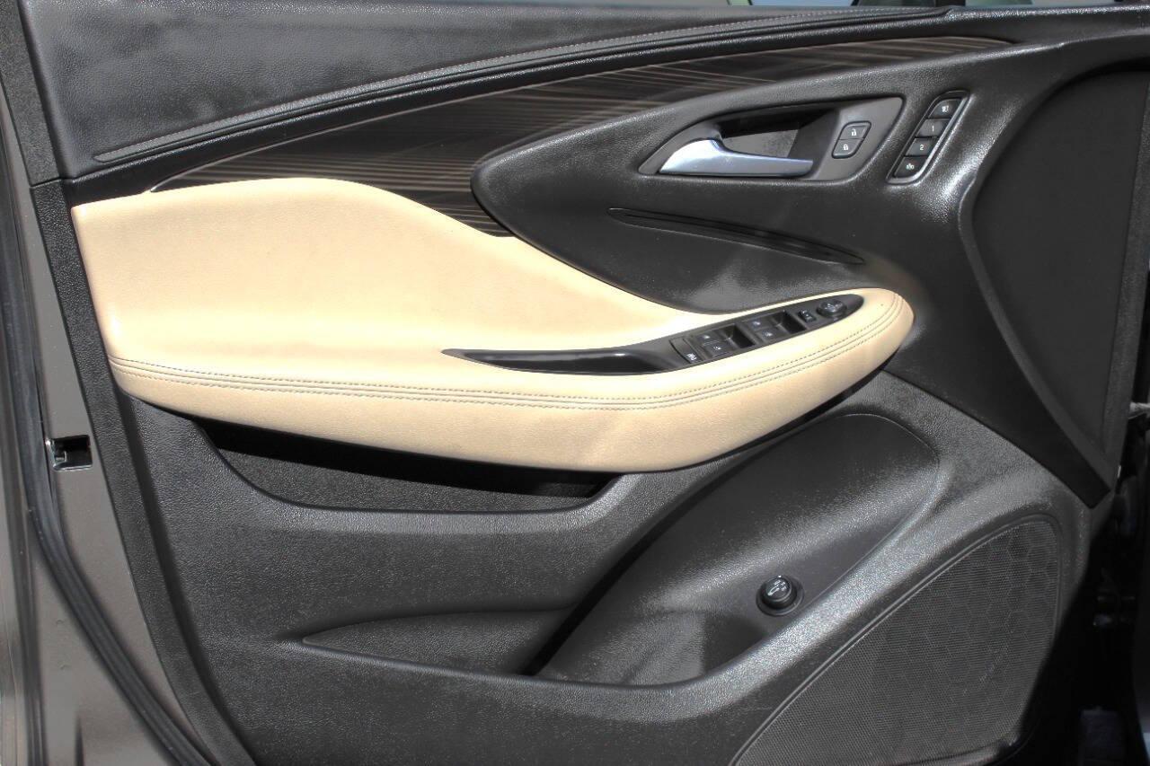 2019 Brown Buick Envision Preferred AWD (LRBFXCSA3KD) with an 2.5L L4 DOHC 24V engine, 6A transmission, located at 4301 NW 39th , Oklahoma City, OK, 73112, (405) 949-5600, 35.512135, -97.598671 - NO DRIVERS LICENCE -NO FULL COVERAGE INSURANCE - NO CREDIT CHECK. COME ON OVER TO SUPERSPORTS, TAKE A LOOK AND TEST DRIVE. PLEASE GIVE US A CALL AT (405) 949-5600. NO LICENCIA DE CONDUCIR - NO SEGURO DE COBERTURA TOTAL - NO VERIFICACION DE CREDITO. VISITENOS EN SUPERSPORTS, MIRE NUESTRO - Photo#17