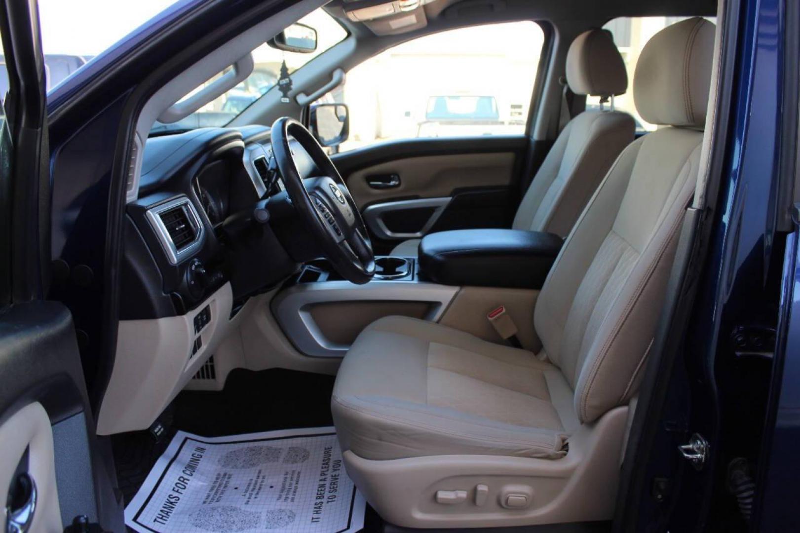 2017 Blue Nissan Titan Platinum Reserve Crew Cab 4WD (1N6AA1E58HN) with an 5.6L V8 DOHC 32V engine, 6A transmission, located at 4301 NW 39th , Oklahoma City, OK, 73112, (405) 949-5600, 35.512135, -97.598671 - NO DRIVERS LICENCE -NO FULL COVERAGE INSURANCE - NO CREDIT CHECK. COME ON OVER TO SUPERSPORTS, TAKE A LOOK AND TEST DRIVE. PLEASE GIVE US A CALL AT (405) 949-5600. NO LICENCIA DE CONDUCIR - NO SEGURO DE COBERTURA TOTAL - NO VERIFICACION DE CREDITO. VISITENOS EN SUPERSPORTS, MIRE NUESTRO - Photo#17