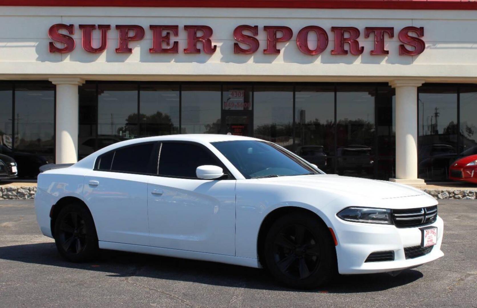 2015 White Dodge Charger SE (2C3CDXBG8FH) with an 3.6L V6 DOHC 24V engine, 8-Speed Automatic transmission, located at 4301 NW 39th , Oklahoma City, OK, 73112, (405) 949-5600, 35.512135, -97.598671 - Photo#2