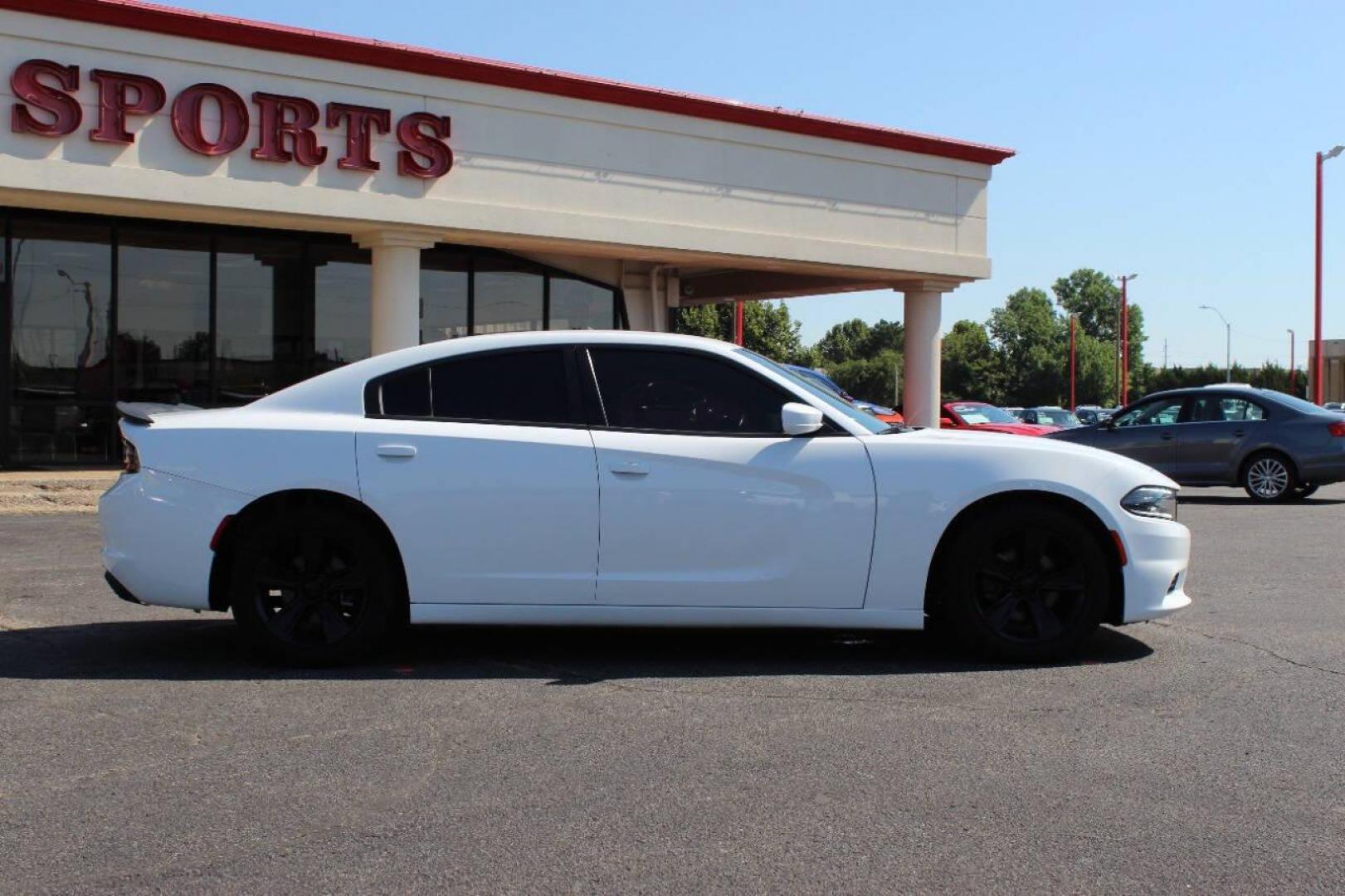 2015 White Dodge Charger SE (2C3CDXBG8FH) with an 3.6L V6 DOHC 24V engine, 8-Speed Automatic transmission, located at 4301 NW 39th , Oklahoma City, OK, 73112, (405) 949-5600, 35.512135, -97.598671 - Photo#3