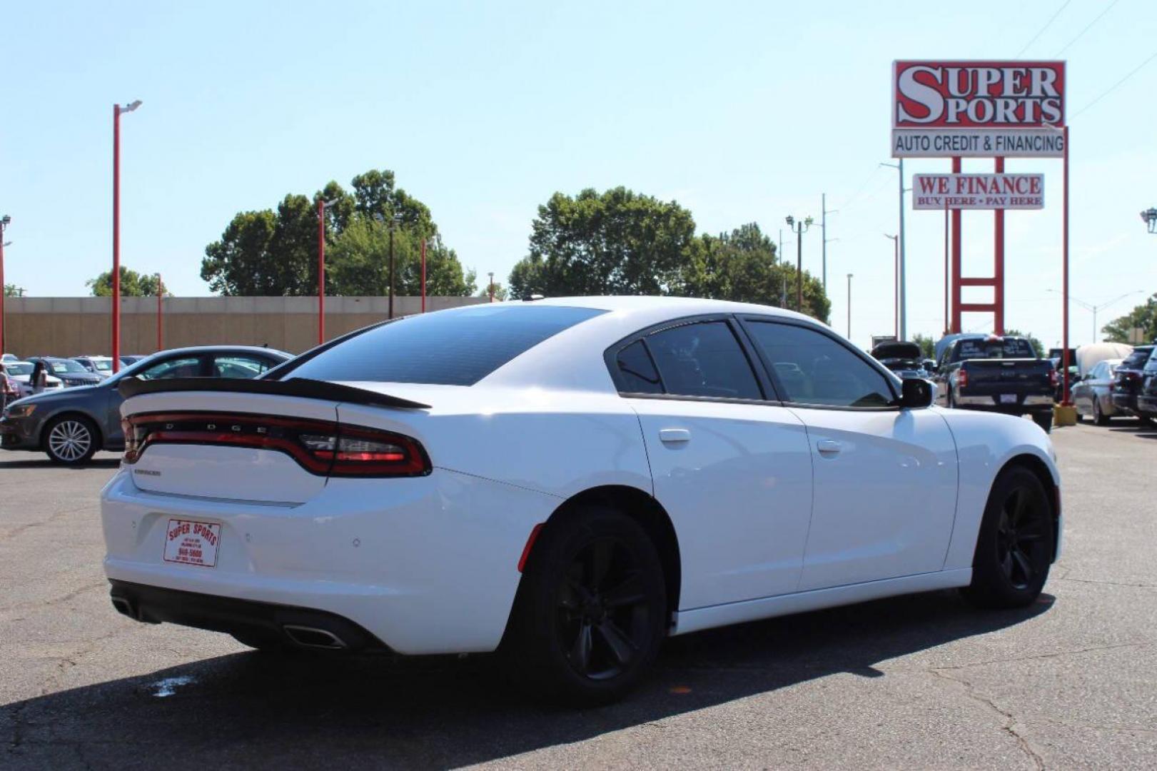 2015 White Dodge Charger SE (2C3CDXBG8FH) with an 3.6L V6 DOHC 24V engine, 8-Speed Automatic transmission, located at 4301 NW 39th , Oklahoma City, OK, 73112, (405) 949-5600, 35.512135, -97.598671 - Photo#4