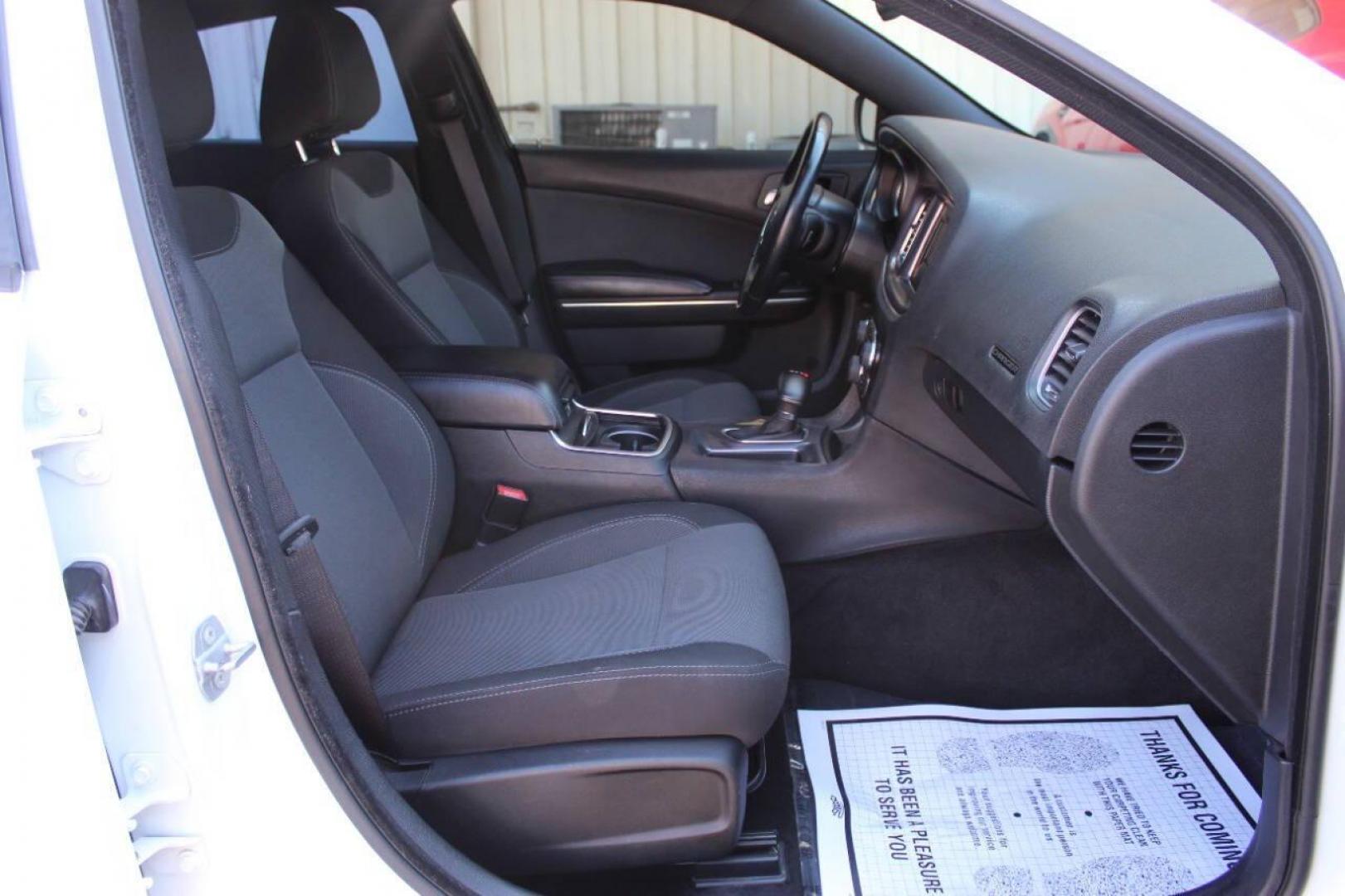 2015 White Dodge Charger SE (2C3CDXBG8FH) with an 3.6L V6 DOHC 24V engine, 8-Speed Automatic transmission, located at 4301 NW 39th , Oklahoma City, OK, 73112, (405) 949-5600, 35.512135, -97.598671 - Photo#9