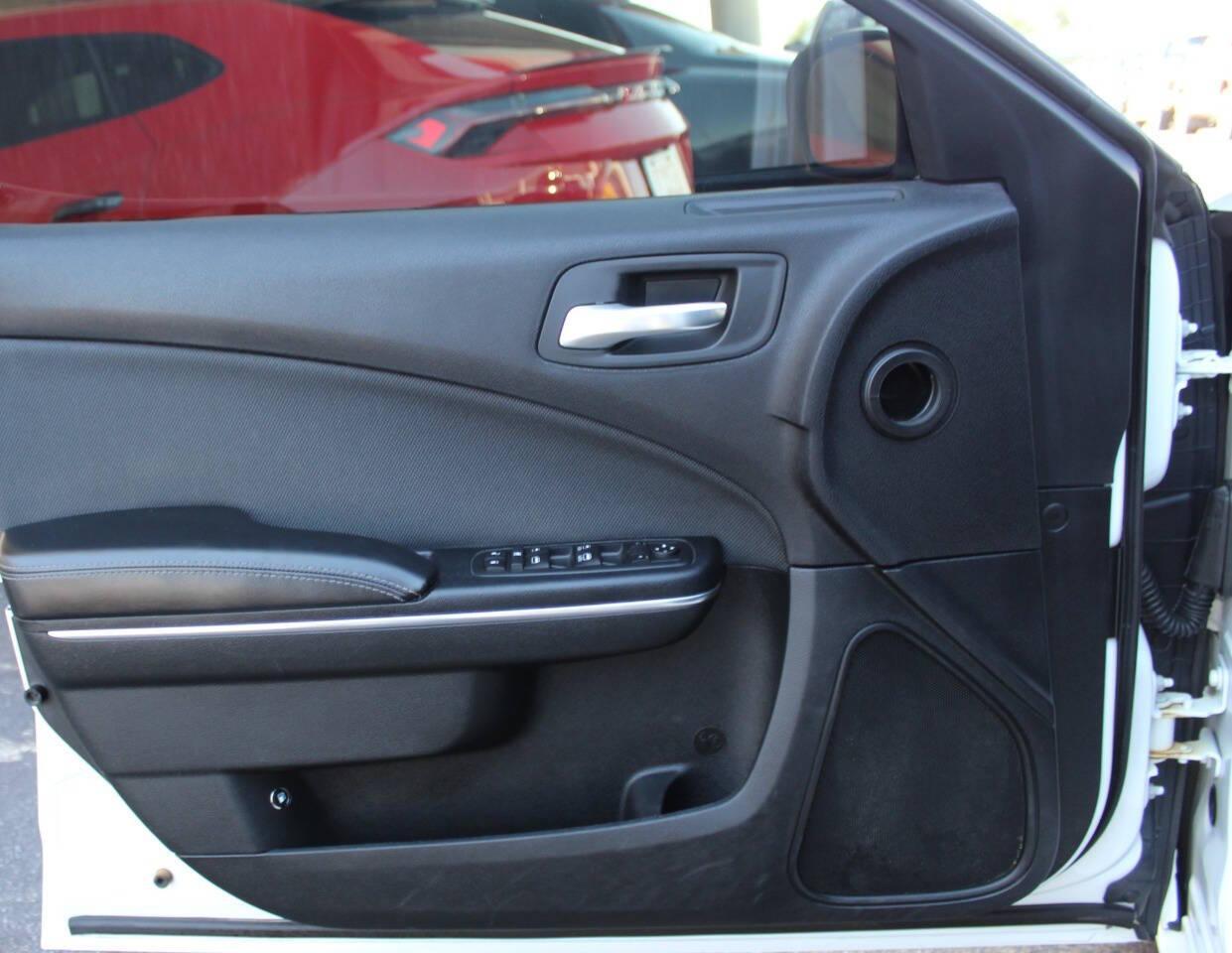 2015 White Dodge Charger SE (2C3CDXBG8FH) with an 3.6L V6 DOHC 24V engine, 8-Speed Automatic transmission, located at 4301 NW 39th , Oklahoma City, OK, 73112, (405) 949-5600, 35.512135, -97.598671 - NO DRIVERS LICENCE -NO FULL COVERAGE INSURANCE - NO CREDIT CHECK. COME ON OVER TO SUPERSPORTS, TAKE A LOOK AND TEST DRIVE. PLEASE GIVE US A CALL AT (405) 949-5600. NO LICENCIA DE CONDUCIR - NO SEGURO DE COBERTURA TOTAL - NO VERIFICACION DE CREDITO. VISITENOS EN SUPERSPORTS, MIRE NUESTRO - Photo#20