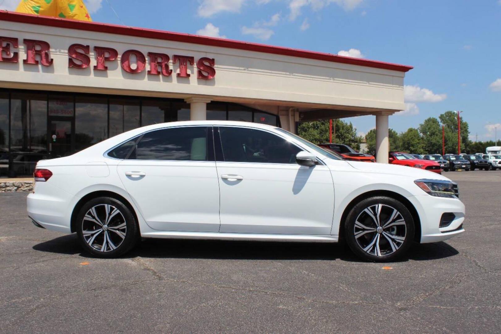 2021 White Volkswagen Passat SE (1VWSA7A30MC) with an 2.0L L4 DOHC 16V engine, 6A transmission, located at 4301 NW 39th , Oklahoma City, OK, 73112, (405) 949-5600, 35.512135, -97.598671 - NO DRIVERS LICENCE -NO FULL COVERAGE INSURANCE - NO CREDIT CHECK. COME ON OVER TO SUPERSPORTS, TAKE A LOOK AND TEST DRIVE. PLEASE GIVE US A CALL AT (405) 949-5600. NO LICENCIA DE CONDUCIR - NO SEGURO DE COBERTURA TOTAL - NO VERIFICACION DE CREDITO. VISITENOS EN SUPERSPORTS, MIRE NUESTRO - Photo#2