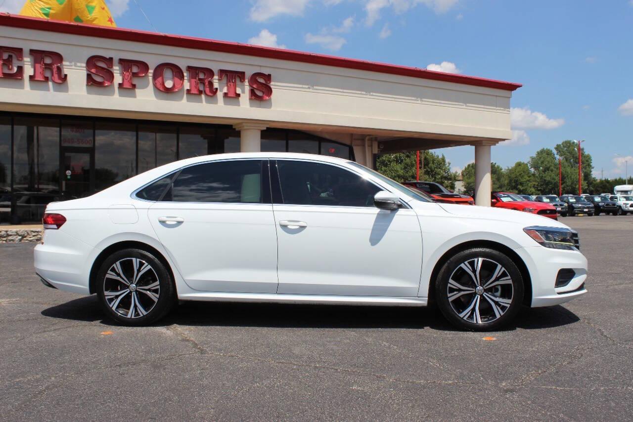 2021 White Volkswagen Passat SE (1VWSA7A30MC) with an 2.0L L4 DOHC 16V engine, 6A transmission, located at 4301 NW 39th , Oklahoma City, OK, 73112, (405) 949-5600, 35.512135, -97.598671 - NO DRIVERS LICENCE -NO FULL COVERAGE INSURANCE - NO CREDIT CHECK. COME ON OVER TO SUPERSPORTS, TAKE A LOOK AND TEST DRIVE. PLEASE GIVE US A CALL AT (405) 949-5600. NO LICENCIA DE CONDUCIR - NO SEGURO DE COBERTURA TOTAL - NO VERIFICACION DE CREDITO. VISITENOS EN SUPERSPORTS, MIRE NUESTRO - Photo#2