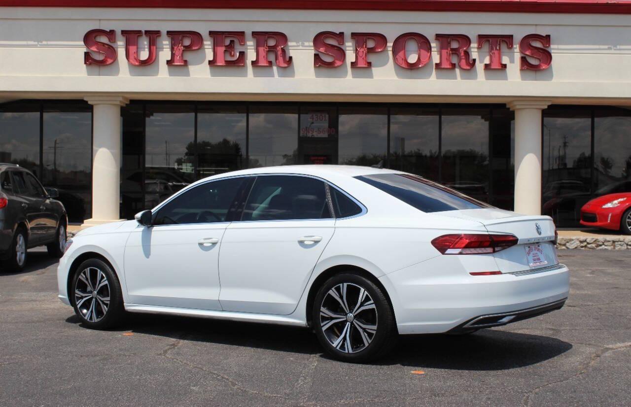 2021 White Volkswagen Passat SE (1VWSA7A30MC) with an 2.0L L4 DOHC 16V engine, 6A transmission, located at 4301 NW 39th , Oklahoma City, OK, 73112, (405) 949-5600, 35.512135, -97.598671 - NO DRIVERS LICENCE -NO FULL COVERAGE INSURANCE - NO CREDIT CHECK. COME ON OVER TO SUPERSPORTS, TAKE A LOOK AND TEST DRIVE. PLEASE GIVE US A CALL AT (405) 949-5600. NO LICENCIA DE CONDUCIR - NO SEGURO DE COBERTURA TOTAL - NO VERIFICACION DE CREDITO. VISITENOS EN SUPERSPORTS, MIRE NUESTRO - Photo#4