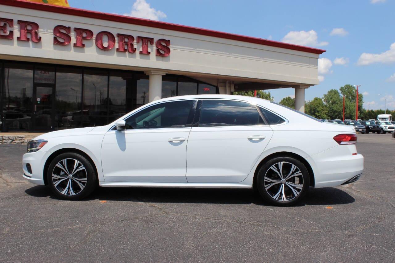 2021 White Volkswagen Passat SE (1VWSA7A30MC) with an 2.0L L4 DOHC 16V engine, 6A transmission, located at 4301 NW 39th , Oklahoma City, OK, 73112, (405) 949-5600, 35.512135, -97.598671 - NO DRIVERS LICENCE -NO FULL COVERAGE INSURANCE - NO CREDIT CHECK. COME ON OVER TO SUPERSPORTS, TAKE A LOOK AND TEST DRIVE. PLEASE GIVE US A CALL AT (405) 949-5600. NO LICENCIA DE CONDUCIR - NO SEGURO DE COBERTURA TOTAL - NO VERIFICACION DE CREDITO. VISITENOS EN SUPERSPORTS, MIRE NUESTRO - Photo#5