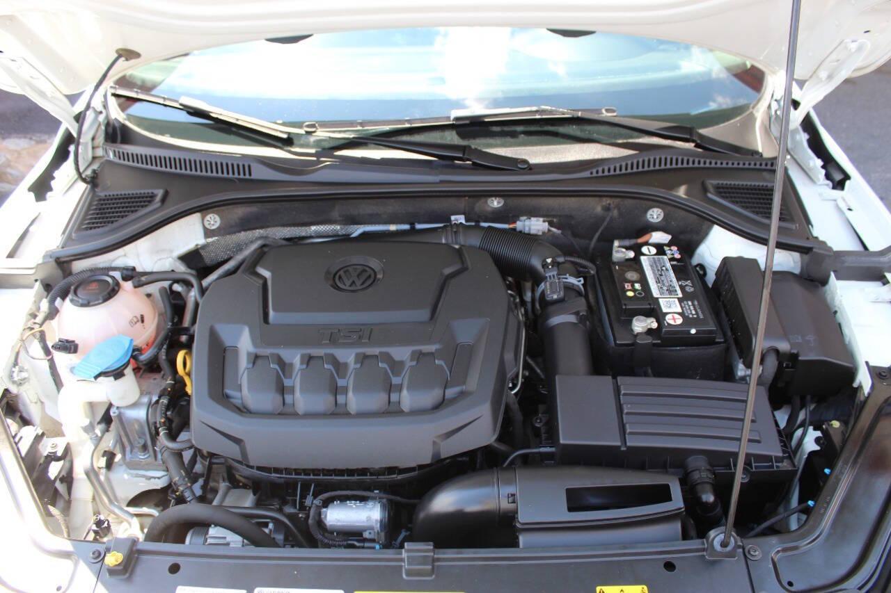 2021 White Volkswagen Passat SE (1VWSA7A30MC) with an 2.0L L4 DOHC 16V engine, 6A transmission, located at 4301 NW 39th , Oklahoma City, OK, 73112, (405) 949-5600, 35.512135, -97.598671 - NO DRIVERS LICENCE -NO FULL COVERAGE INSURANCE - NO CREDIT CHECK. COME ON OVER TO SUPERSPORTS, TAKE A LOOK AND TEST DRIVE. PLEASE GIVE US A CALL AT (405) 949-5600. NO LICENCIA DE CONDUCIR - NO SEGURO DE COBERTURA TOTAL - NO VERIFICACION DE CREDITO. VISITENOS EN SUPERSPORTS, MIRE NUESTRO - Photo#7