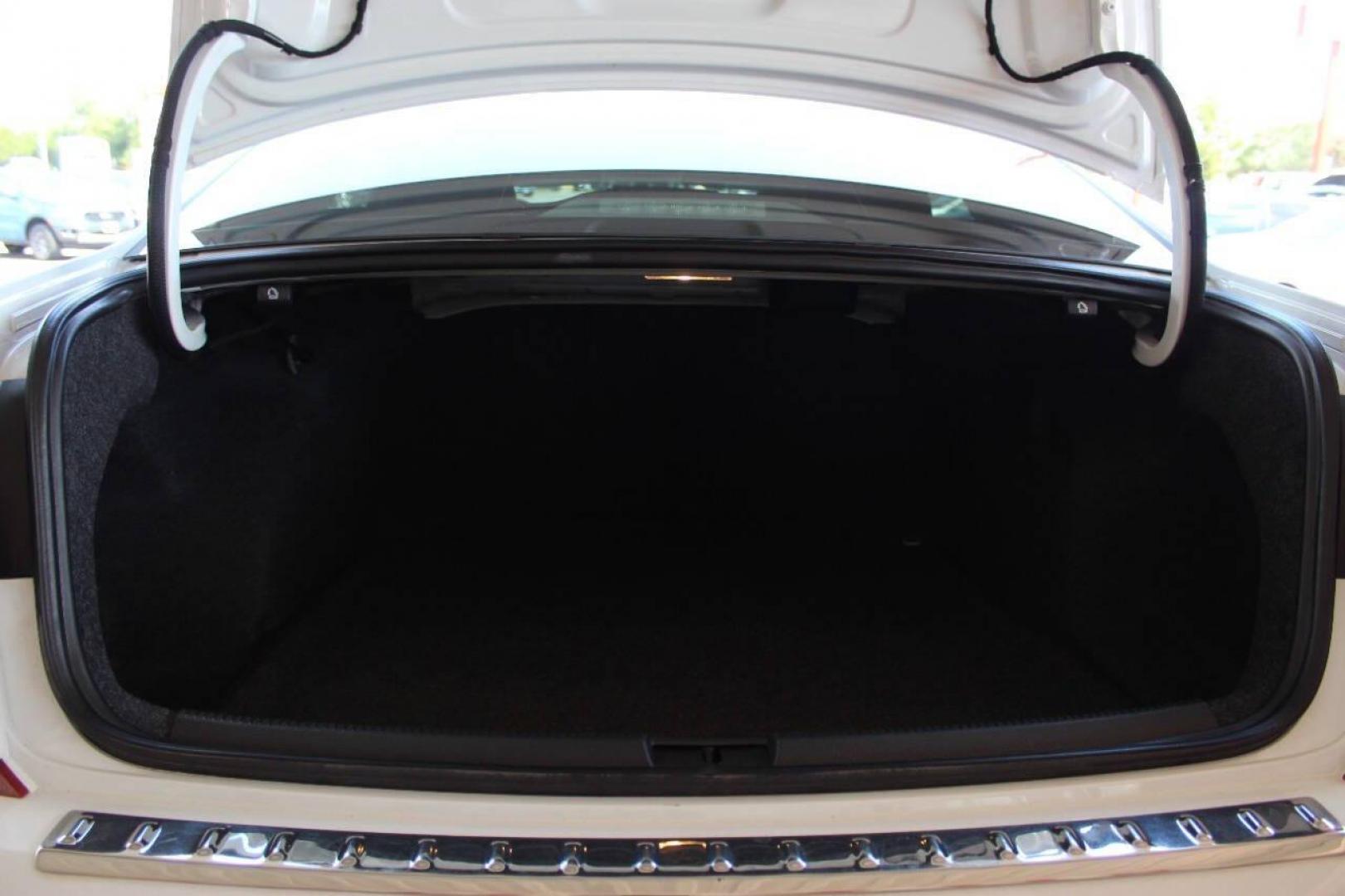 2021 White Volkswagen Passat SE (1VWSA7A30MC) with an 2.0L L4 DOHC 16V engine, 6A transmission, located at 4301 NW 39th , Oklahoma City, OK, 73112, (405) 949-5600, 35.512135, -97.598671 - NO DRIVERS LICENCE -NO FULL COVERAGE INSURANCE - NO CREDIT CHECK. COME ON OVER TO SUPERSPORTS, TAKE A LOOK AND TEST DRIVE. PLEASE GIVE US A CALL AT (405) 949-5600. NO LICENCIA DE CONDUCIR - NO SEGURO DE COBERTURA TOTAL - NO VERIFICACION DE CREDITO. VISITENOS EN SUPERSPORTS, MIRE NUESTRO - Photo#12