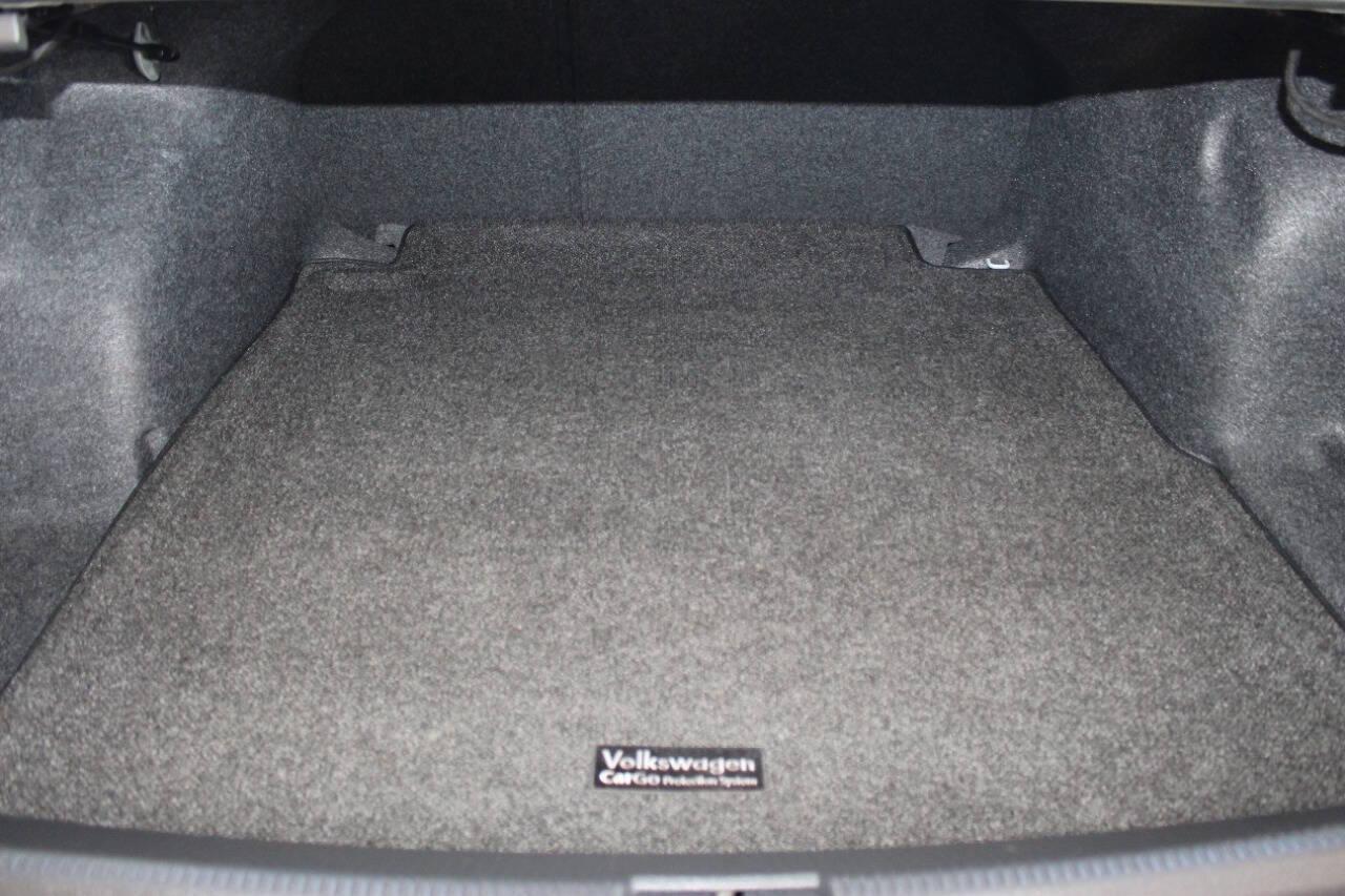 2021 White Volkswagen Passat SE (1VWSA7A30MC) with an 2.0L L4 DOHC 16V engine, 6A transmission, located at 4301 NW 39th , Oklahoma City, OK, 73112, (405) 949-5600, 35.512135, -97.598671 - NO DRIVERS LICENCE -NO FULL COVERAGE INSURANCE - NO CREDIT CHECK. COME ON OVER TO SUPERSPORTS, TAKE A LOOK AND TEST DRIVE. PLEASE GIVE US A CALL AT (405) 949-5600. NO LICENCIA DE CONDUCIR - NO SEGURO DE COBERTURA TOTAL - NO VERIFICACION DE CREDITO. VISITENOS EN SUPERSPORTS, MIRE NUESTRO - Photo#12