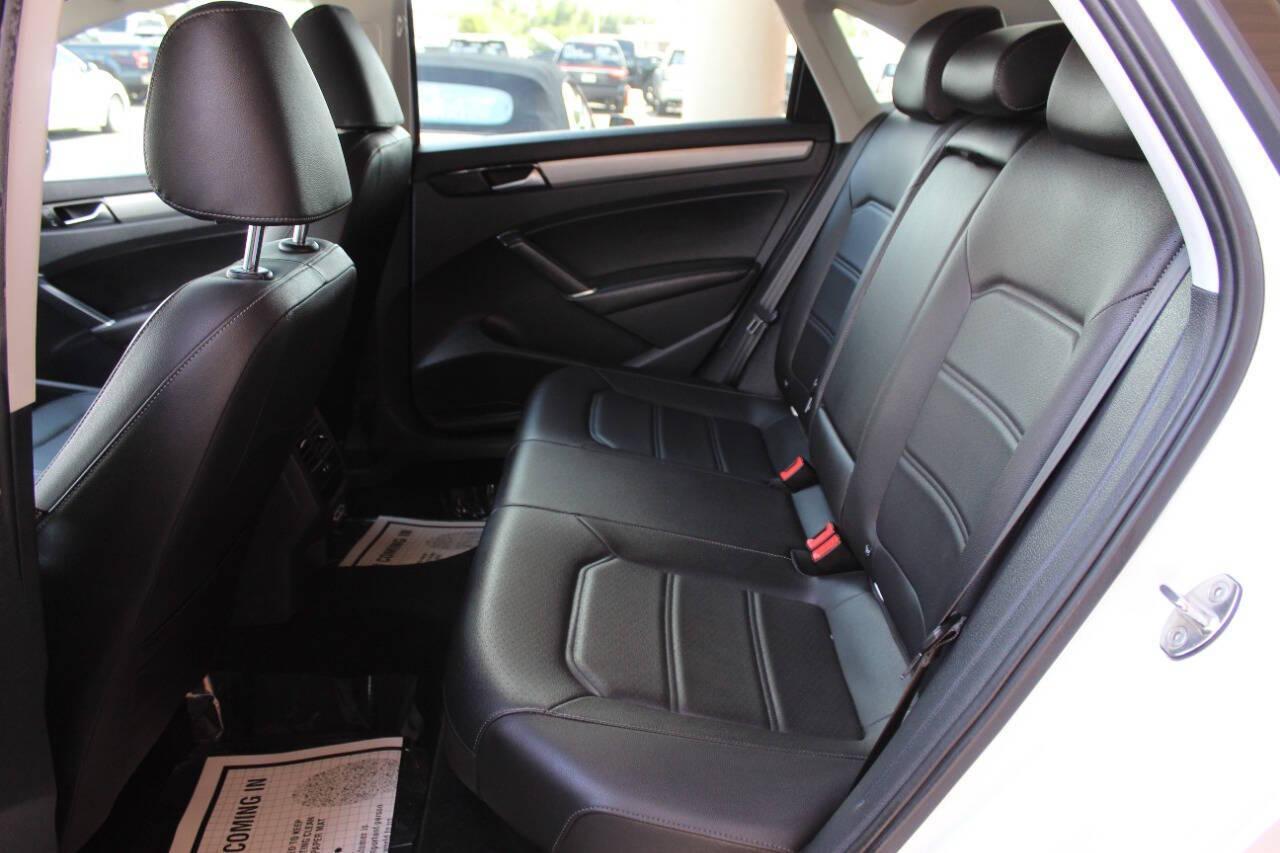 2021 White Volkswagen Passat SE (1VWSA7A30MC) with an 2.0L L4 DOHC 16V engine, 6A transmission, located at 4301 NW 39th , Oklahoma City, OK, 73112, (405) 949-5600, 35.512135, -97.598671 - NO DRIVERS LICENCE -NO FULL COVERAGE INSURANCE - NO CREDIT CHECK. COME ON OVER TO SUPERSPORTS, TAKE A LOOK AND TEST DRIVE. PLEASE GIVE US A CALL AT (405) 949-5600. NO LICENCIA DE CONDUCIR - NO SEGURO DE COBERTURA TOTAL - NO VERIFICACION DE CREDITO. VISITENOS EN SUPERSPORTS, MIRE NUESTRO - Photo#13