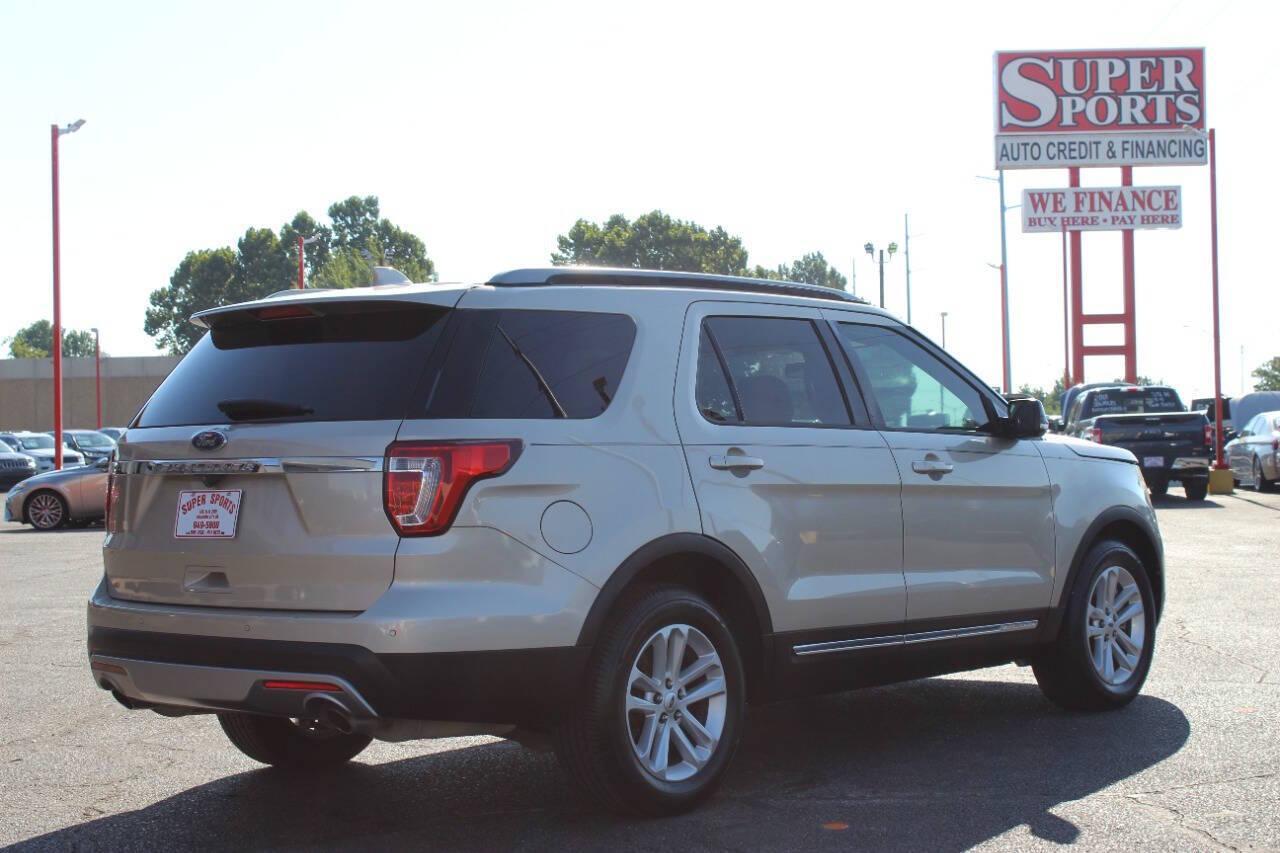 2017 Gold Ford Explorer XLT FWD (1FM5K7D85HG) with an 3.5L V6 DOHC 24V engine, 6A transmission, located at 4301 NW 39th , Oklahoma City, OK, 73112, (405) 949-5600, 35.512135, -97.598671 - NO DRIVERS LICENCE -NO FULL COVERAGE INSURANCE - NO CREDIT CHECK. COME ON OVER TO SUPERSPORTS, TAKE A LOOK AND TEST DRIVE. PLEASE GIVE US A CALL AT (405) 949-5600. NO LICENCIA DE CONDUCIR - NO SEGURO DE COBERTURA TOTAL - NO VERIFICACION DE CREDITO. VISITENOS EN SUPERSPORTS, MIRE NUESTRO - Photo#3