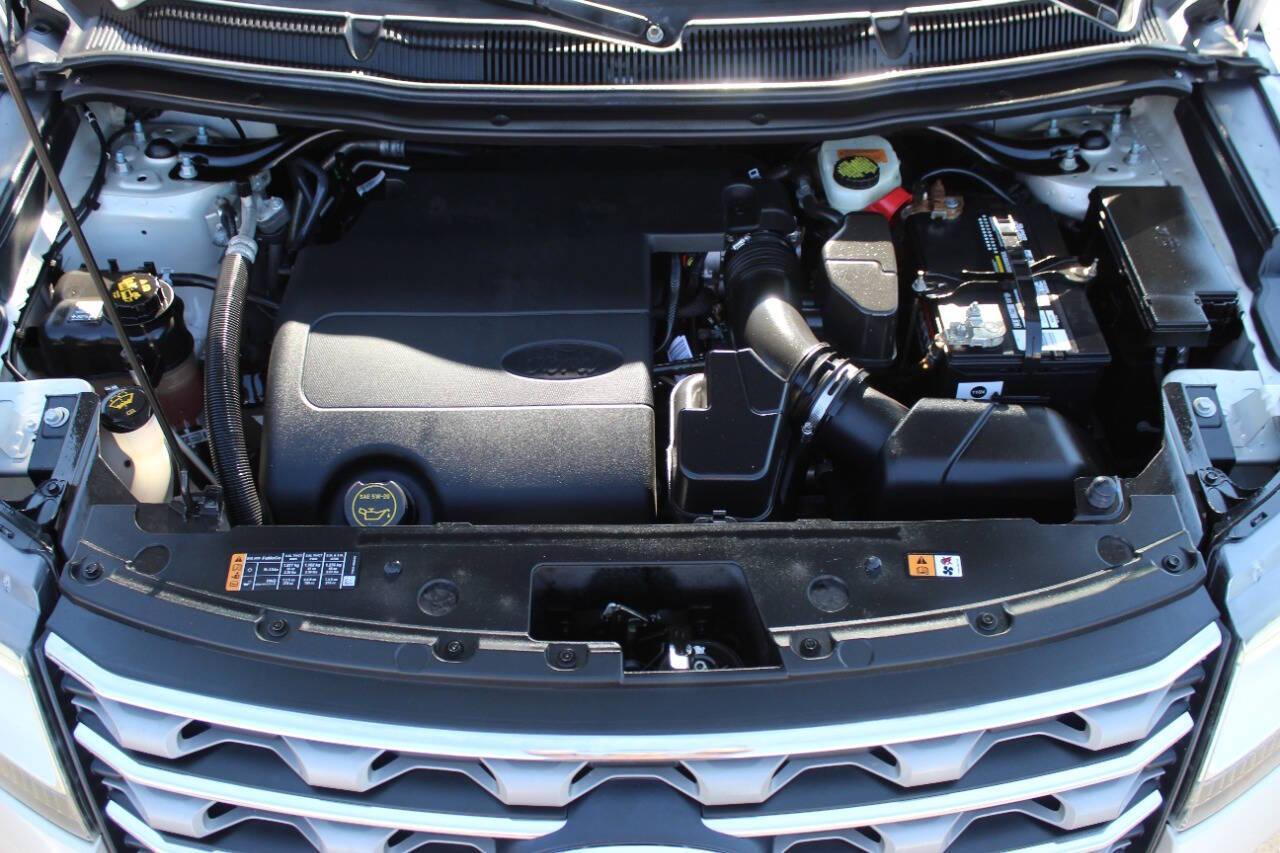 2017 Gold Ford Explorer XLT FWD (1FM5K7D85HG) with an 3.5L V6 DOHC 24V engine, 6A transmission, located at 4301 NW 39th , Oklahoma City, OK, 73112, (405) 949-5600, 35.512135, -97.598671 - NO DRIVERS LICENCE -NO FULL COVERAGE INSURANCE - NO CREDIT CHECK. COME ON OVER TO SUPERSPORTS, TAKE A LOOK AND TEST DRIVE. PLEASE GIVE US A CALL AT (405) 949-5600. NO LICENCIA DE CONDUCIR - NO SEGURO DE COBERTURA TOTAL - NO VERIFICACION DE CREDITO. VISITENOS EN SUPERSPORTS, MIRE NUESTRO - Photo#7