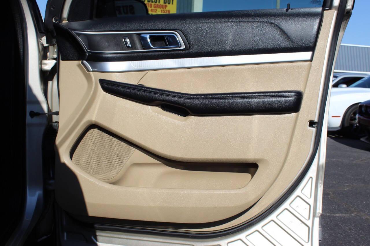 2017 Gold Ford Explorer XLT FWD (1FM5K7D85HG) with an 3.5L V6 DOHC 24V engine, 6A transmission, located at 4301 NW 39th , Oklahoma City, OK, 73112, (405) 949-5600, 35.512135, -97.598671 - NO DRIVERS LICENCE -NO FULL COVERAGE INSURANCE - NO CREDIT CHECK. COME ON OVER TO SUPERSPORTS, TAKE A LOOK AND TEST DRIVE. PLEASE GIVE US A CALL AT (405) 949-5600. NO LICENCIA DE CONDUCIR - NO SEGURO DE COBERTURA TOTAL - NO VERIFICACION DE CREDITO. VISITENOS EN SUPERSPORTS, MIRE NUESTRO - Photo#9