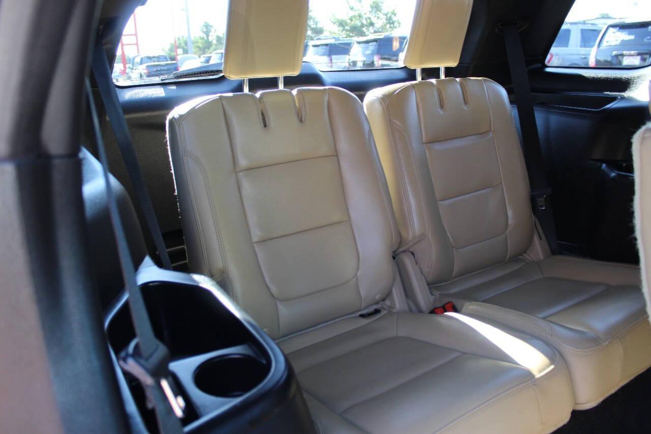 2017 Gold Ford Explorer XLT FWD (1FM5K7D85HG) with an 3.5L V6 DOHC 24V engine, 6A transmission, located at 4301 NW 39th , Oklahoma City, OK, 73112, (405) 949-5600, 35.512135, -97.598671 - NO DRIVERS LICENCE -NO FULL COVERAGE INSURANCE - NO CREDIT CHECK. COME ON OVER TO SUPERSPORTS, TAKE A LOOK AND TEST DRIVE. PLEASE GIVE US A CALL AT (405) 949-5600. NO LICENCIA DE CONDUCIR - NO SEGURO DE COBERTURA TOTAL - NO VERIFICACION DE CREDITO. VISITENOS EN SUPERSPORTS, MIRE NUESTRO - Photo#12